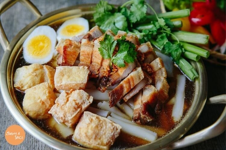 GuayJub-noodles-soy-broth-cambridge-Sugar&Spice-Thai .jpg