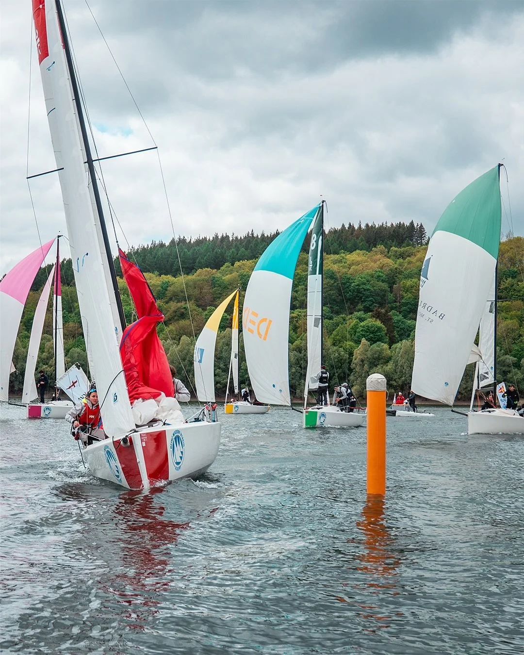 Und schon gab es den Auftakt mit dem 1. Akt der J70 Regatten am Biggesee ⛵️📸
.
What a weekend!! 💫
.
#j70 #biggesee #yachtclublister #maritimphotography #sauerland #sailing #dancingintherain