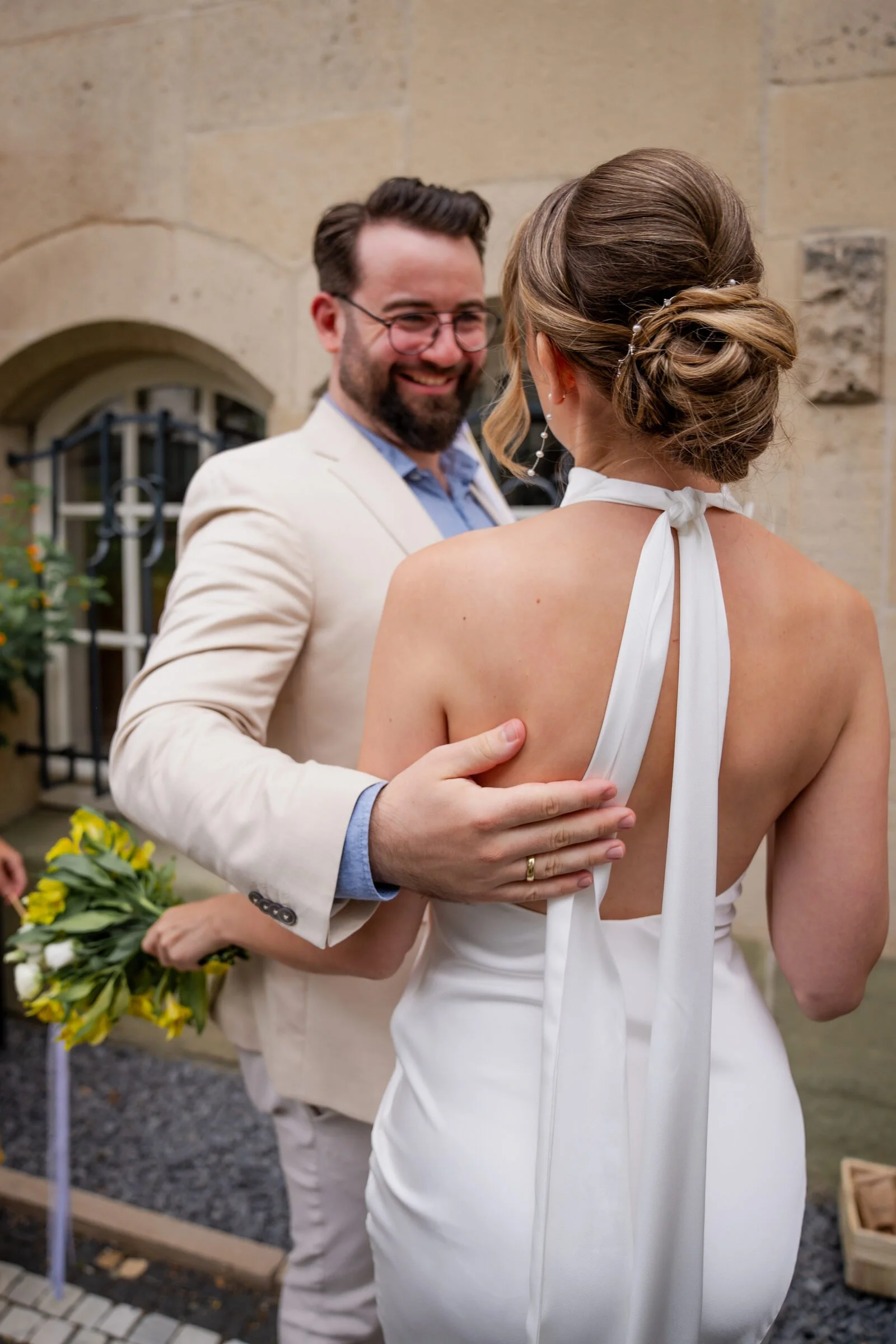 Verliebtes Brautpaar in inniger Nähe – Hochzeitsfotograf Köln