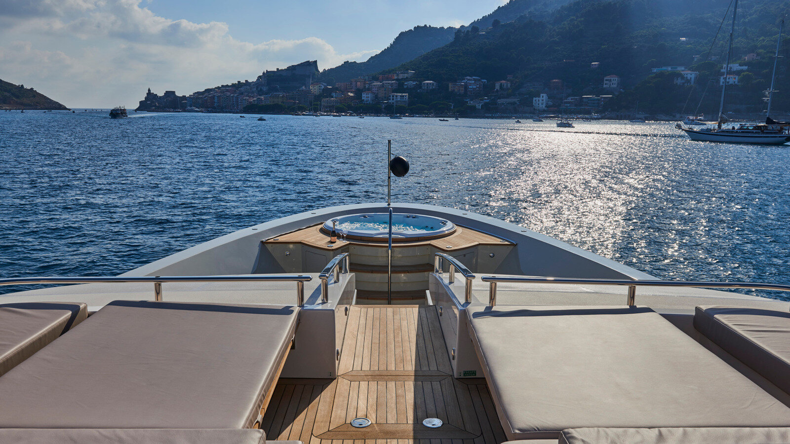 Foredeck with Jacuzzi