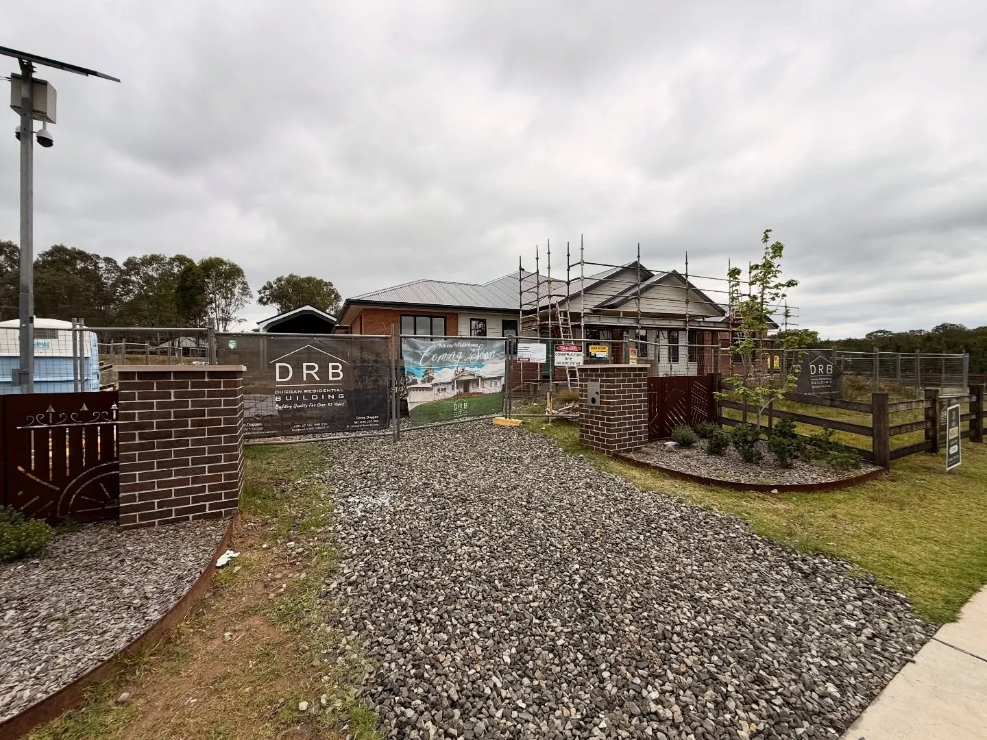 Tired of delays? Council back-and-forth? Plans that don&rsquo;t translate on site?
We&rsquo;ve got you.

Advantage delivers practical, approval-ready designs that keep your development on track.
✔ Multi-res
✔ New homes
✔ Commercial + industrial
Let&r