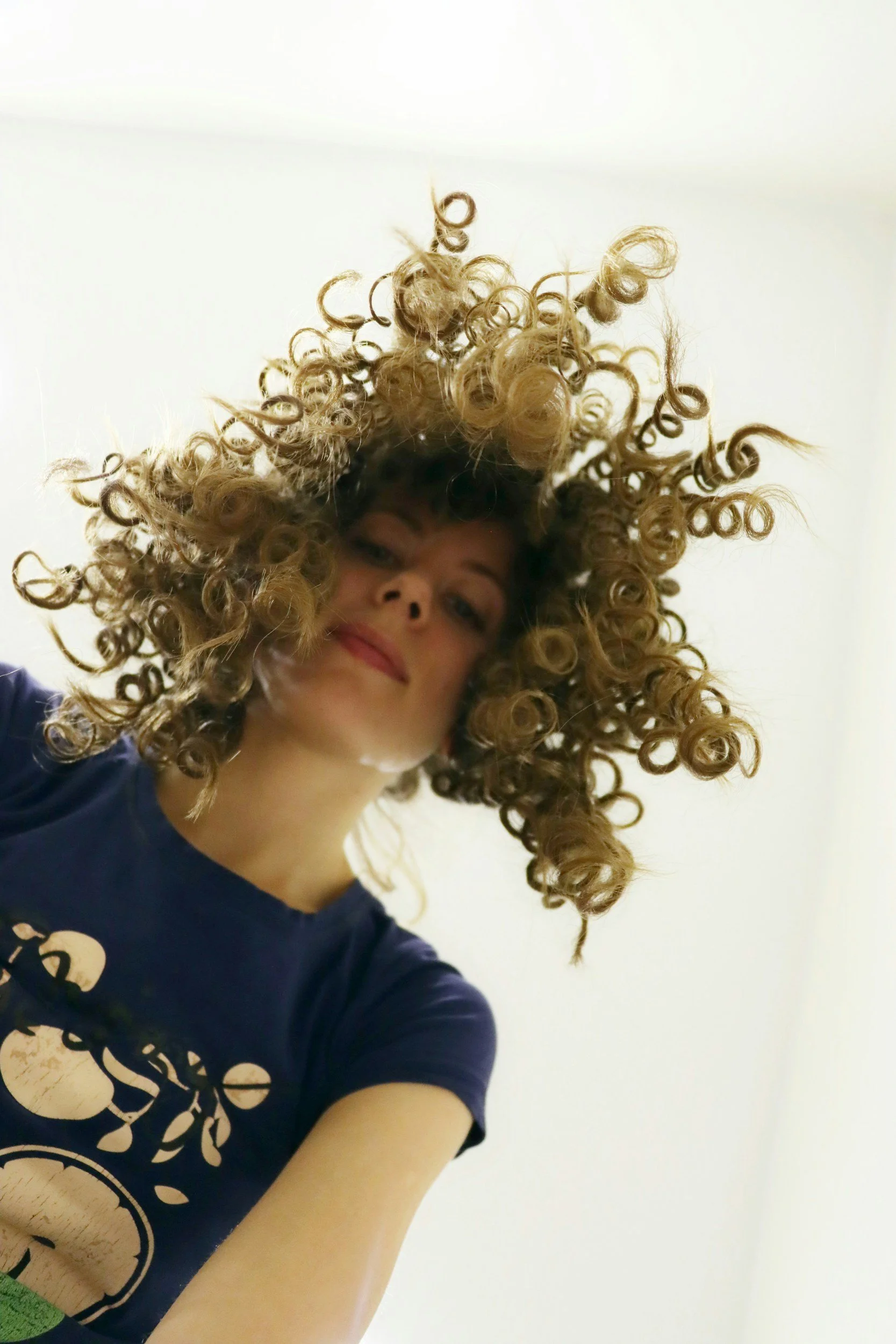 MAINTAINING CURLS DOESN’T REQUIRE DAILY WASHING.