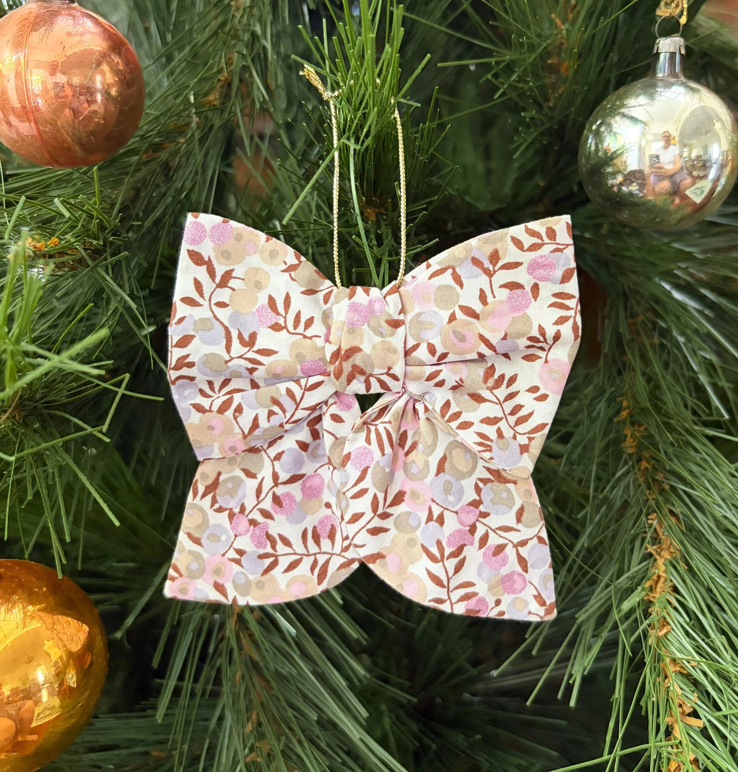 Liberty of London Christmas bow 'Wiltshire' pale pink
