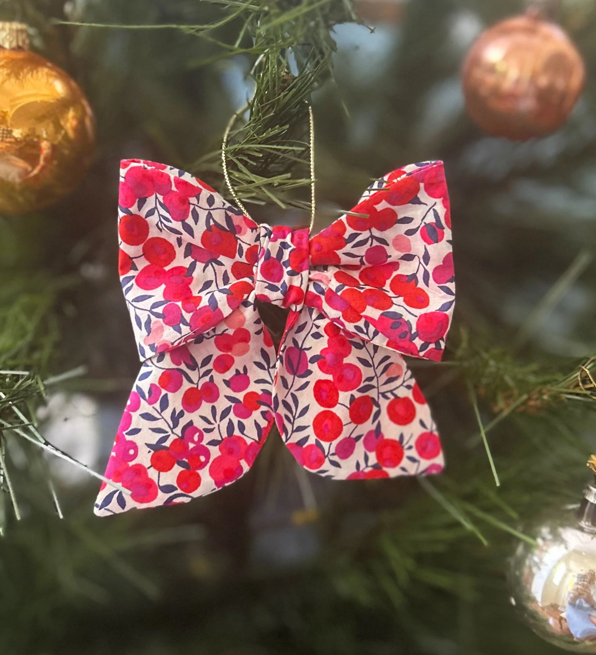 Liberty of London Christmas bow 'Wiltshire' red
