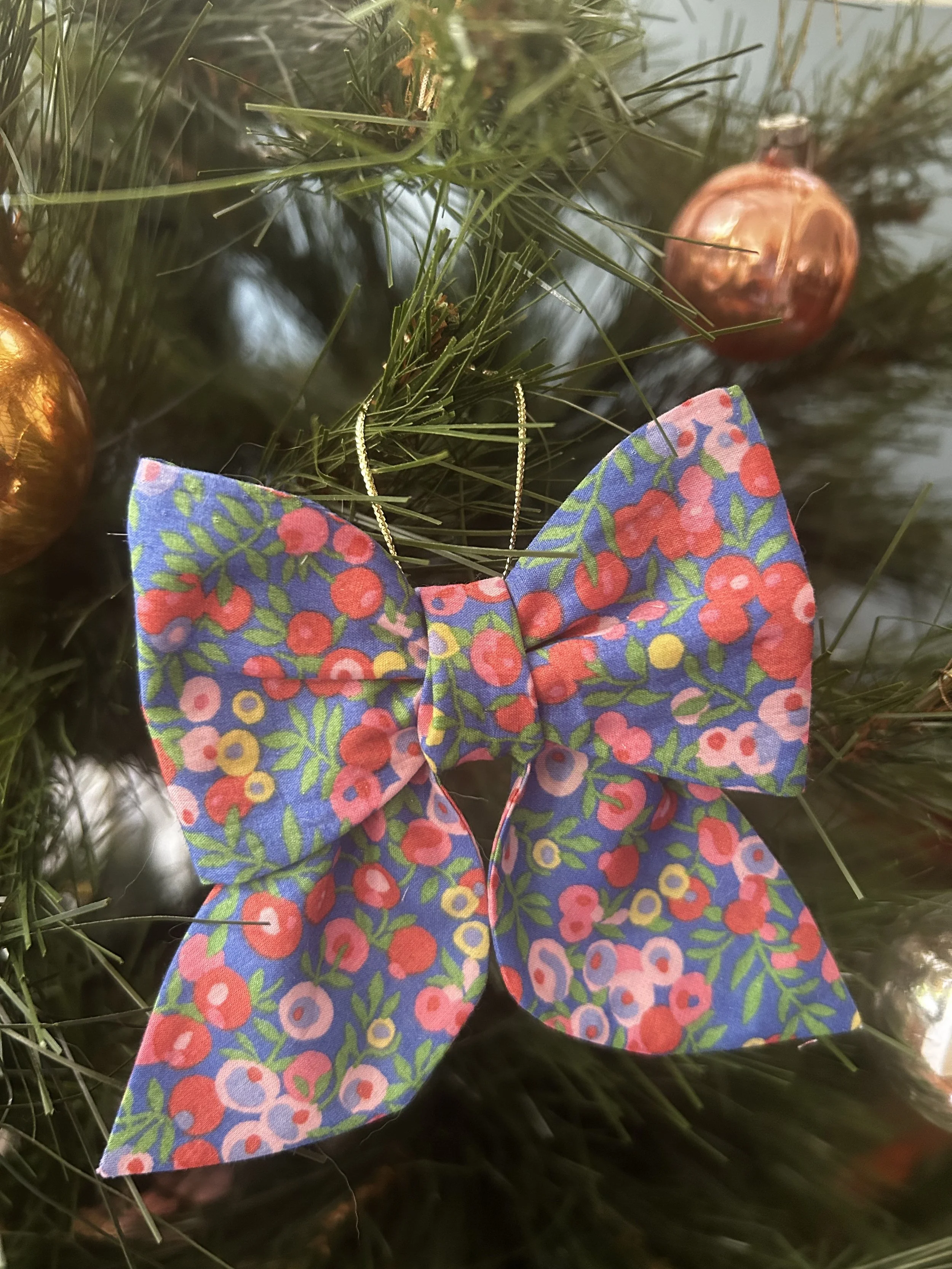 Liberty of London Christmas bow 'Wiltshire' blue