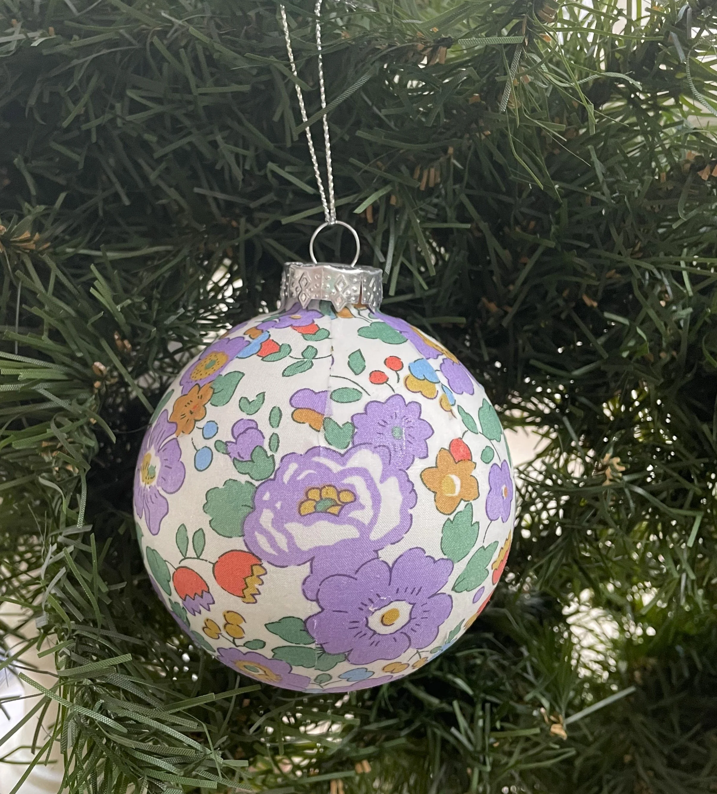 Liberty Christmas bauble 'Betsy' mauve