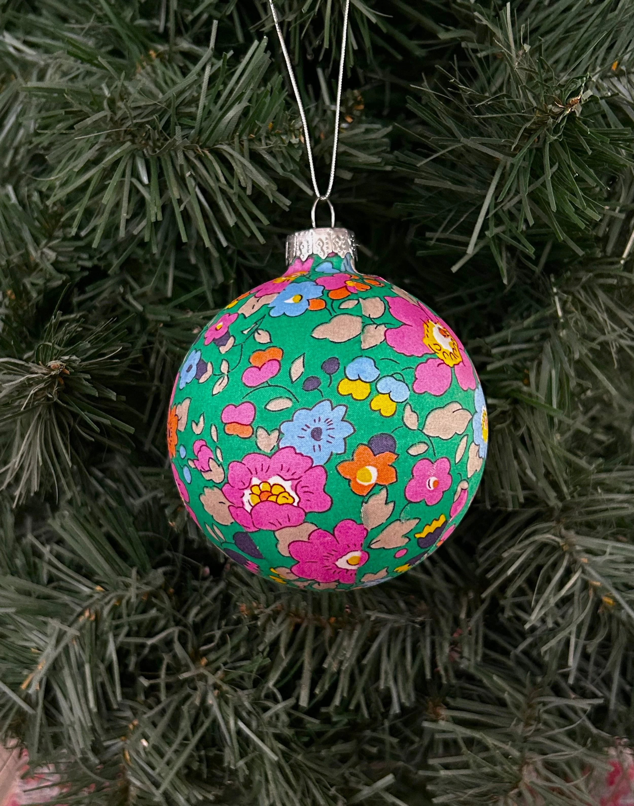 LIBERTY CHRISTMAS BAUBLE 'BETSY' GREEN/PINK