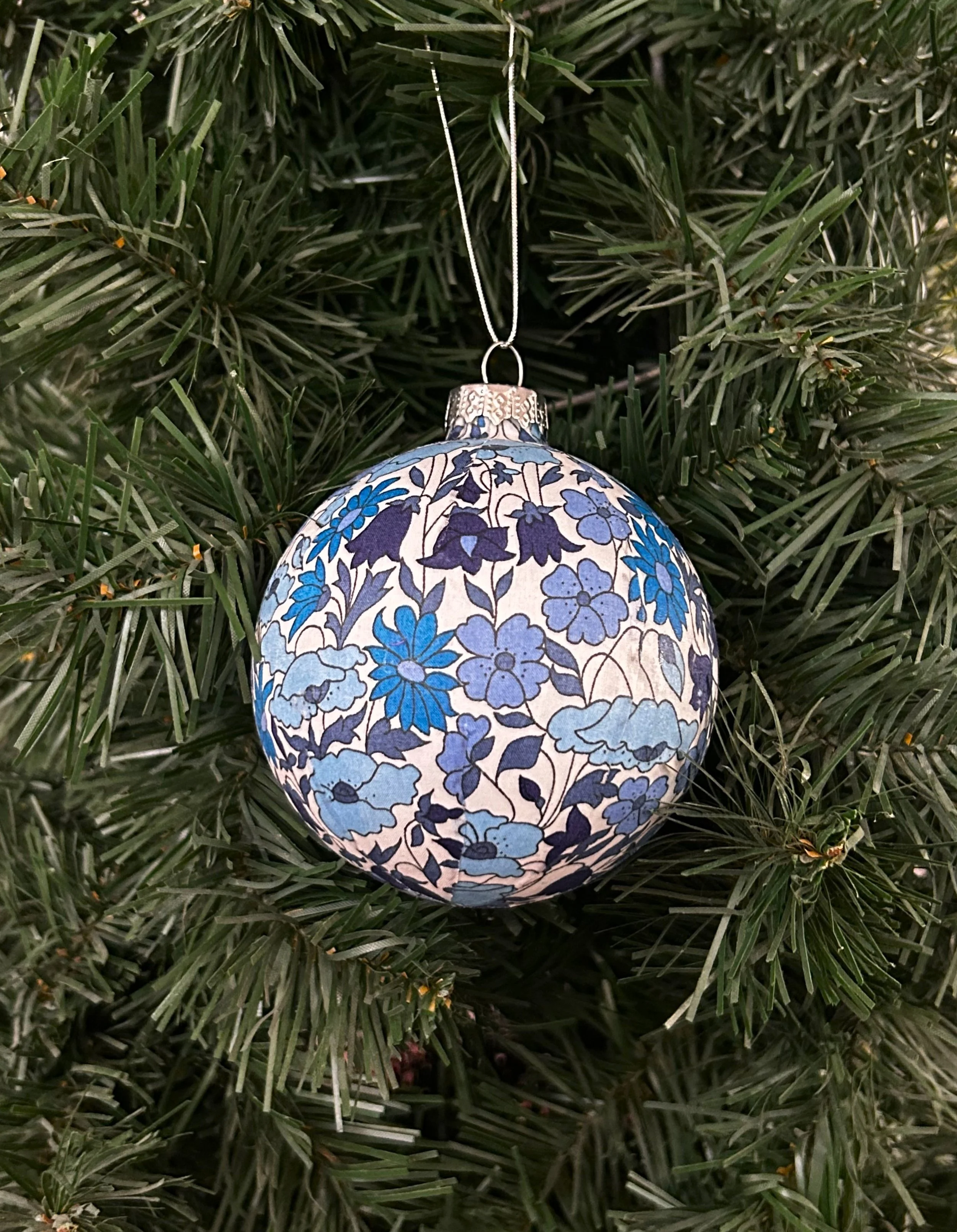LIBERTY CHRISTMAS BAUBLE 'POPPY & DAISY' BLUE