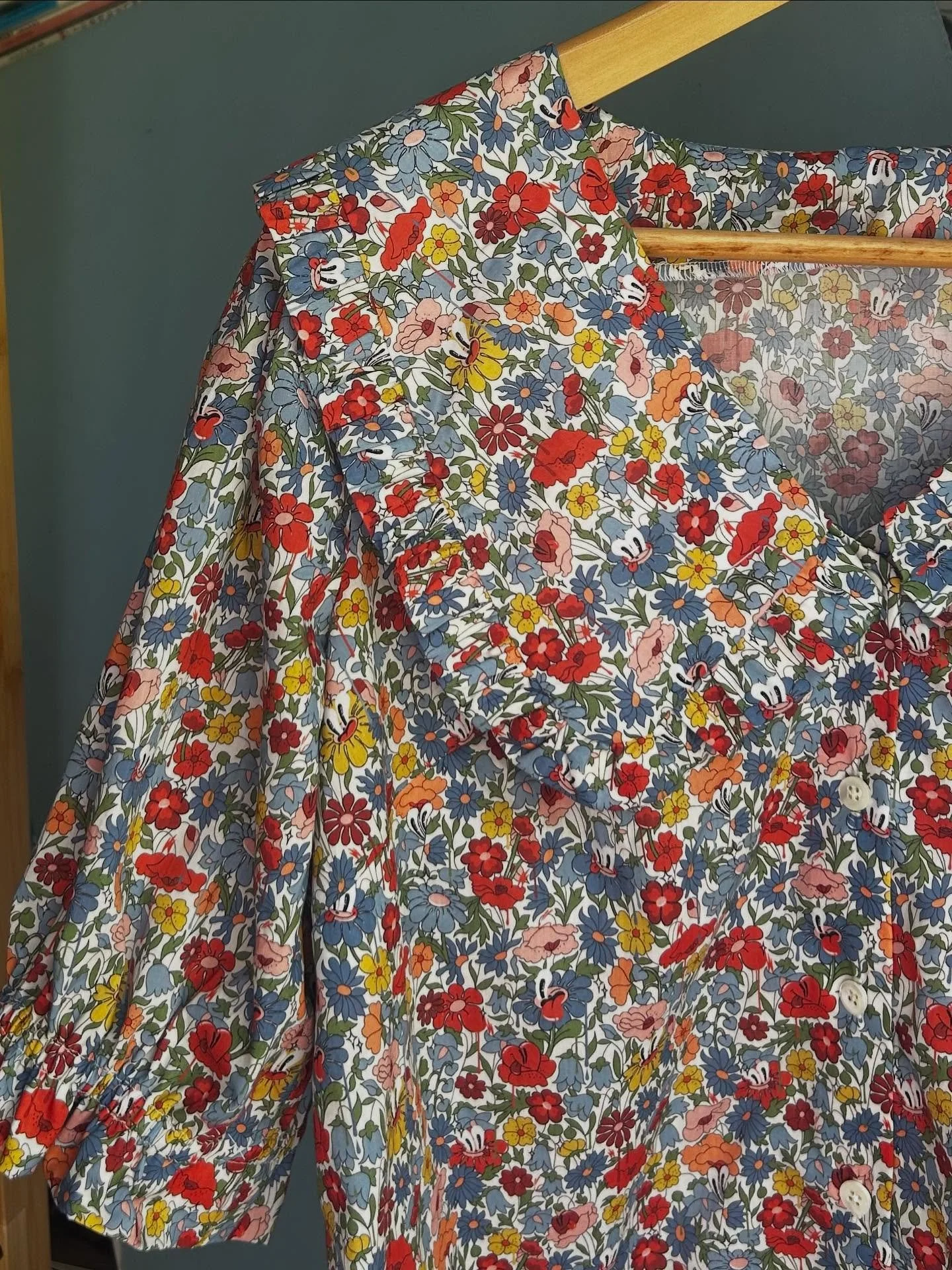 Big Collar Energy
I&rsquo;m not sure if I&rsquo;m a Big Collar person in public, but I am at home! I made this PJ top (and matching shorts of course) in Liberty &lsquo;Hattie Park&rsquo; and it&rsquo;s perfect. I love that it looks like a classic Lib