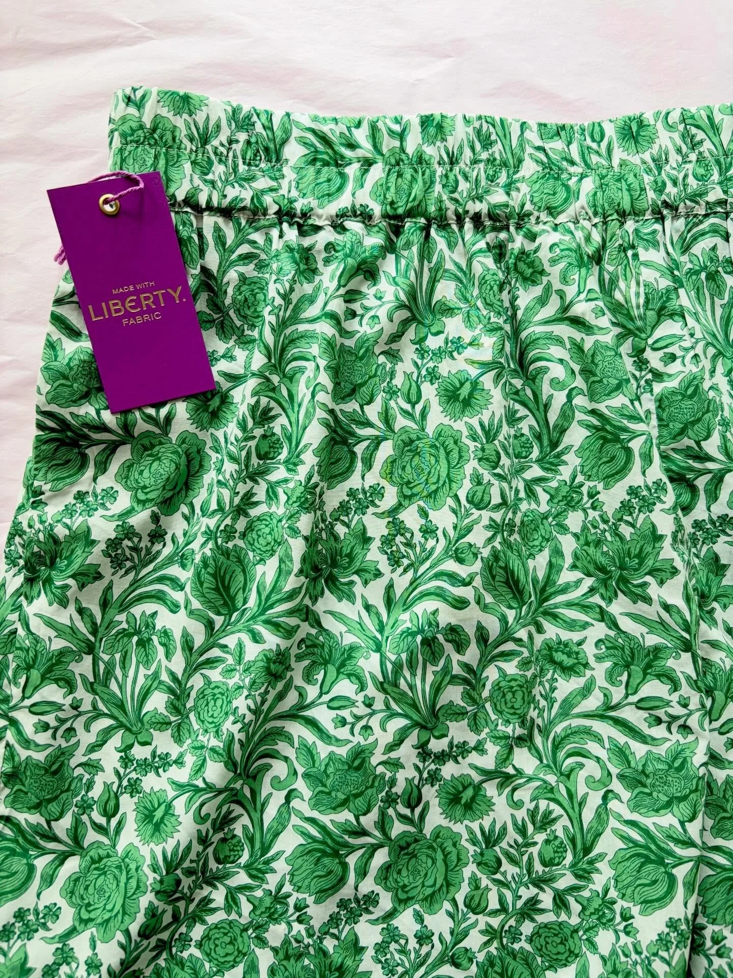 I love the crispness of the green and white of &lsquo;Sambourne&rsquo; made into PJ shorts. I also loved hand-delivering this order and meeting my new customer. 💚 @libertyfabrics @regent_street_fabrics #libertylondon