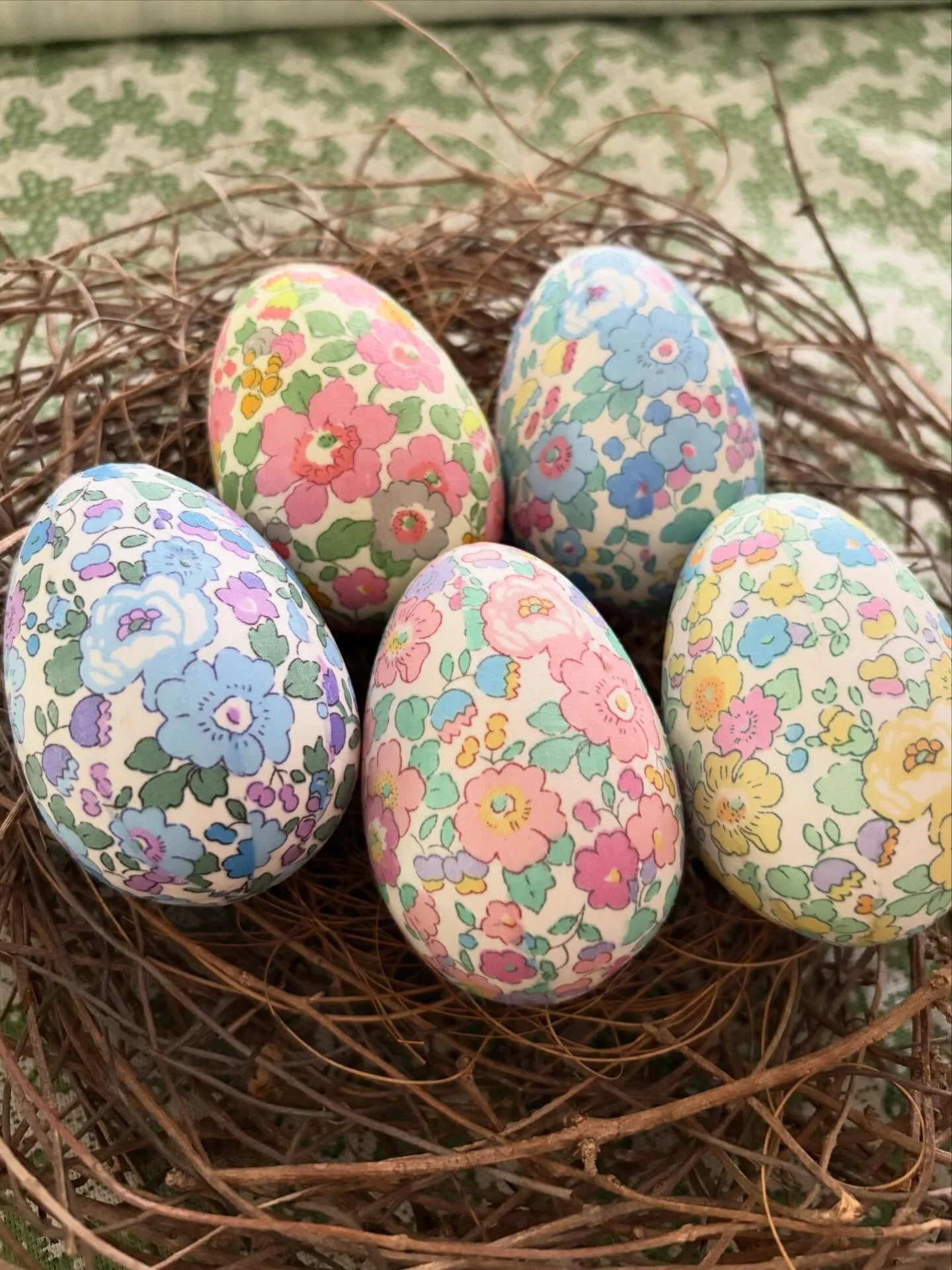 It&rsquo;s time for some no sugar, no calorie, happiness inducing Easter eggs. Covered in Liberty &lsquo;Besty&rsquo; midi print which is the perfect scale for these eggs. Find them online - very limited quantities 🏃&zwj;♀️🐣🌸
#libertyfabrics #libe
