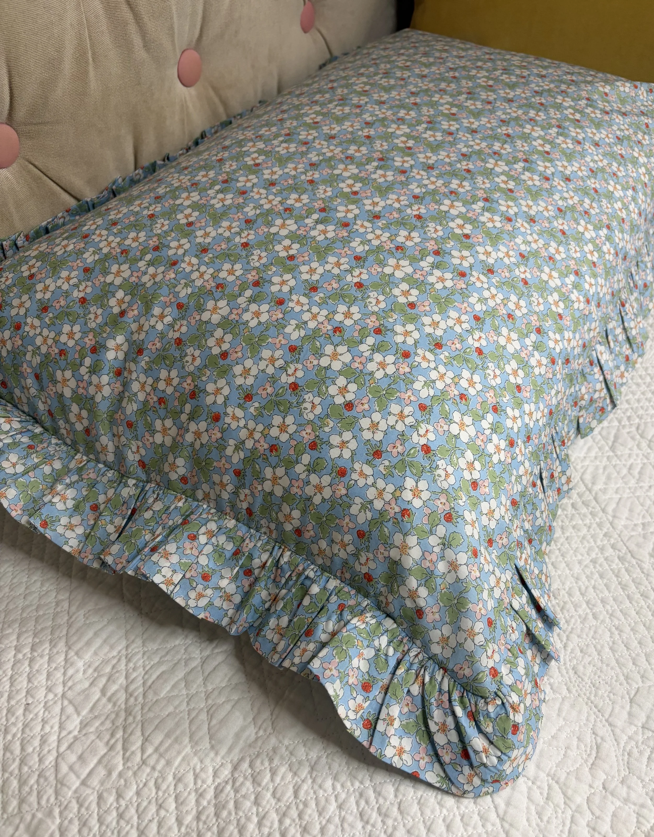 Ruffle edged pillowcase Liberty 'Paysanne' blue