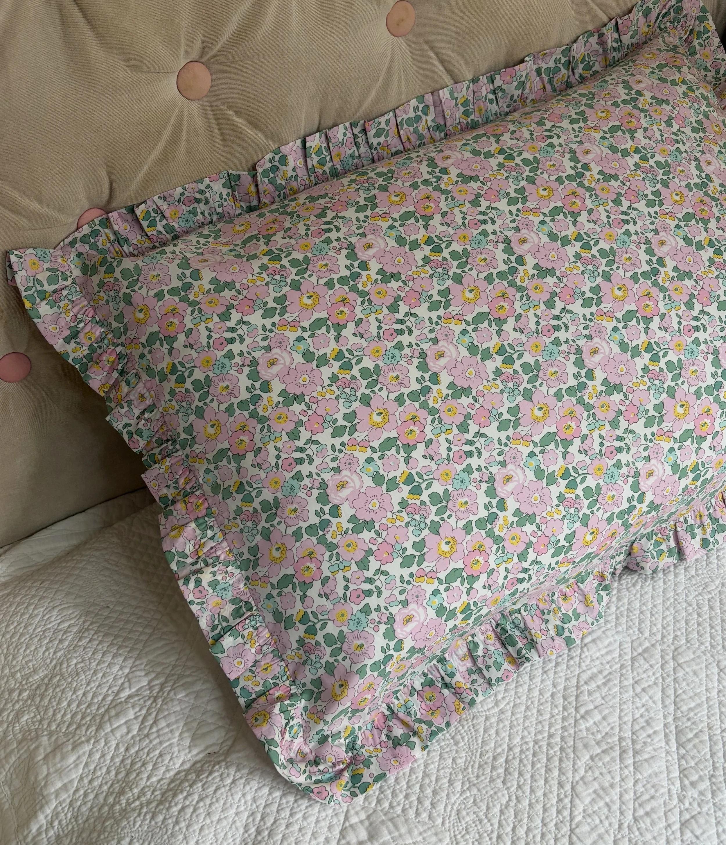 Ruffle edged pillowcase Liberty 'Betsy' pink/green