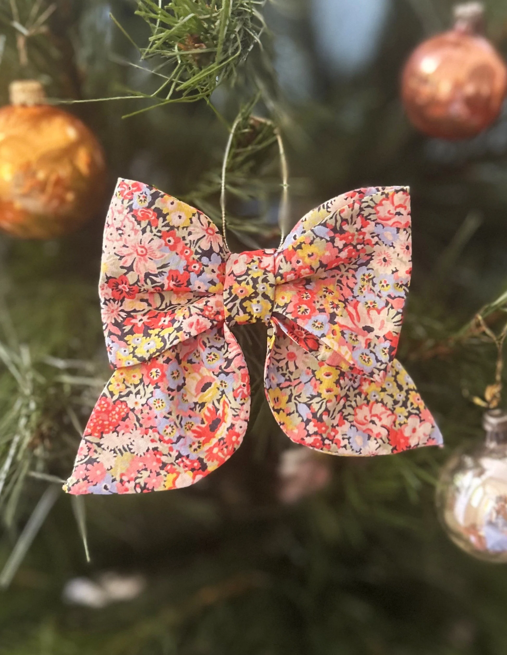 Liberty of London Christmas bow 'Thorpe Hill' yellow