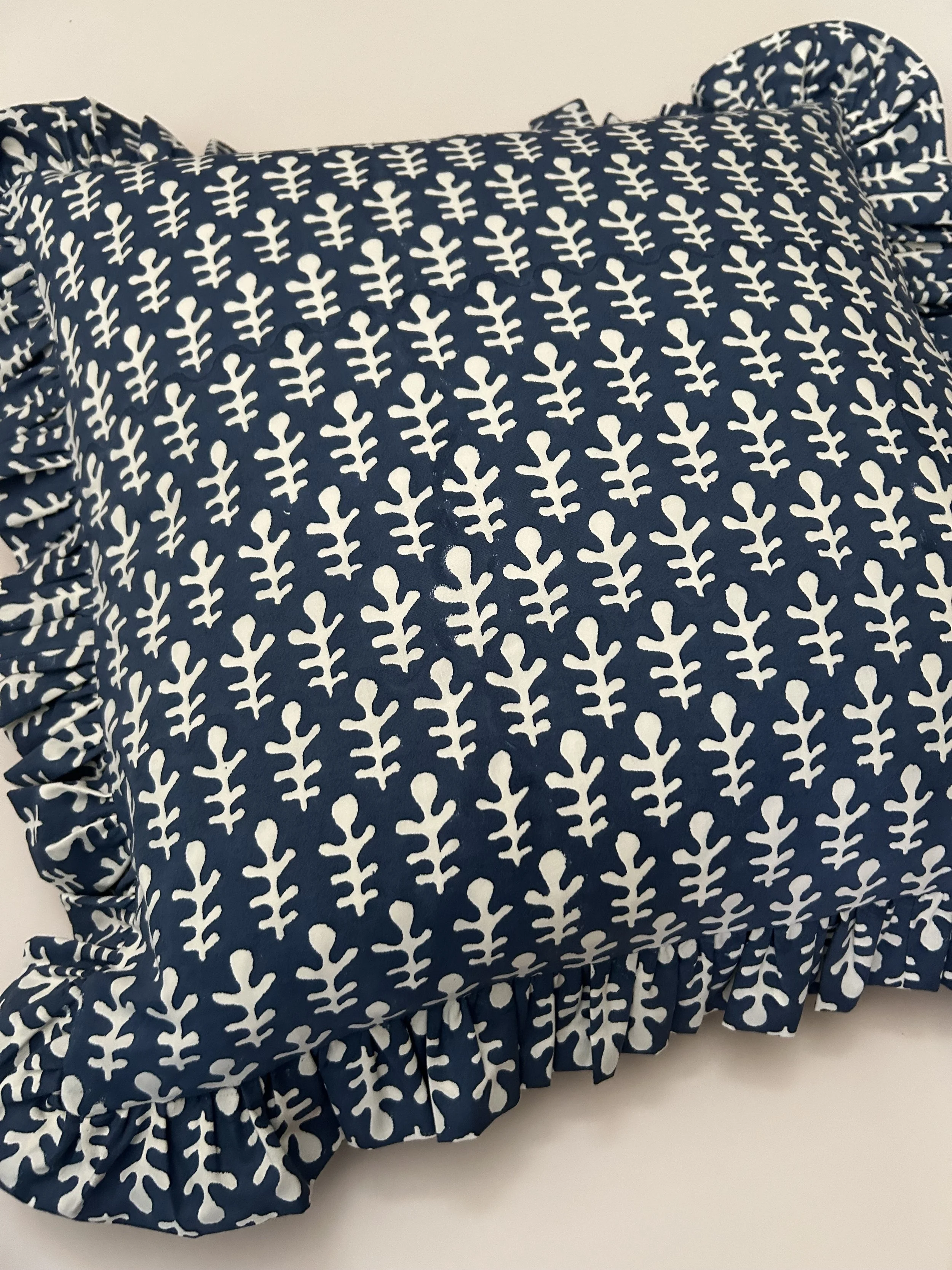 Cushion Molly Mahon 'Bagru' navy