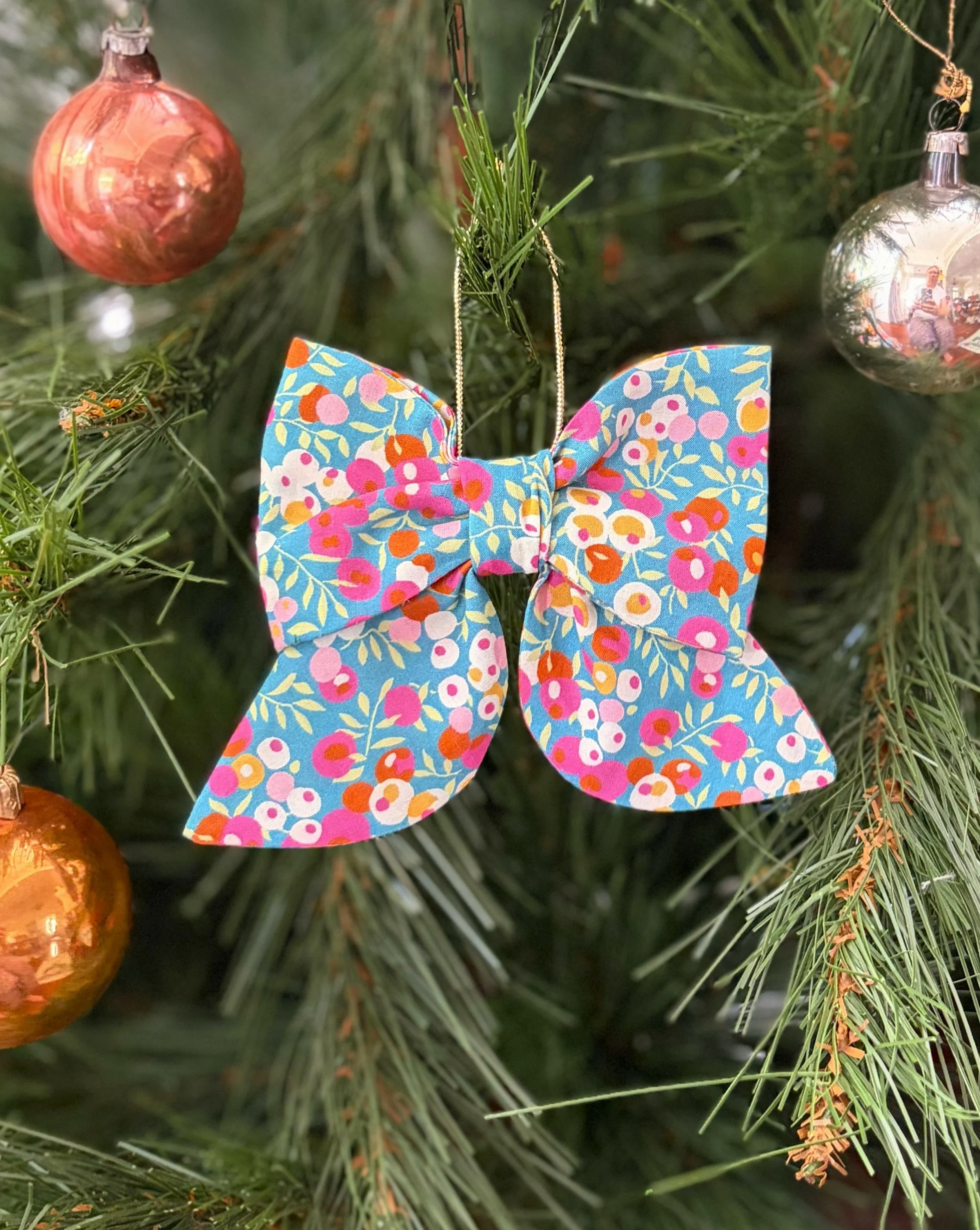 Liberty of London Christmas bow 'Wiltshire' green