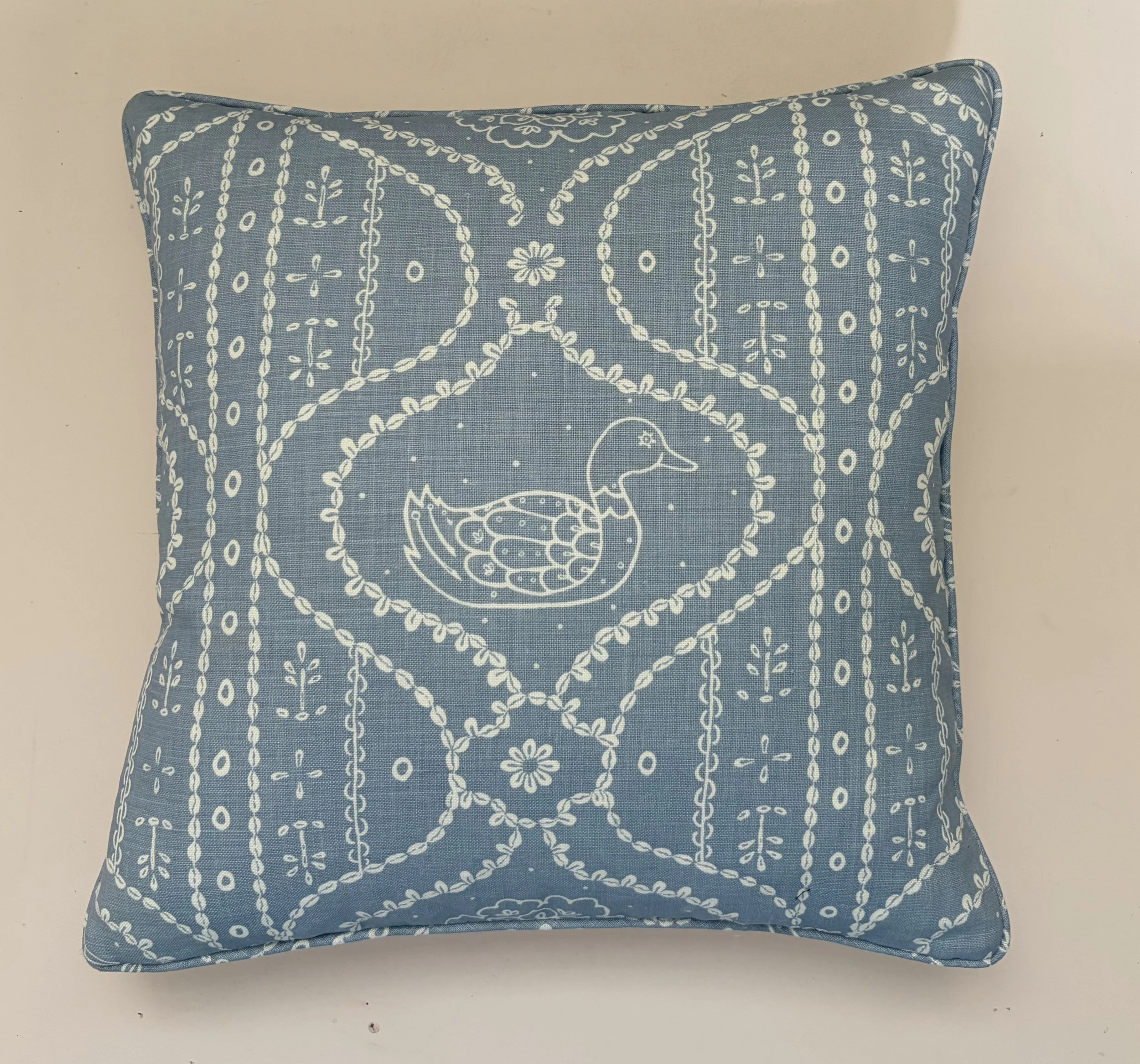 Cushion Anna Spiro 'Kaka Duck' pale blue