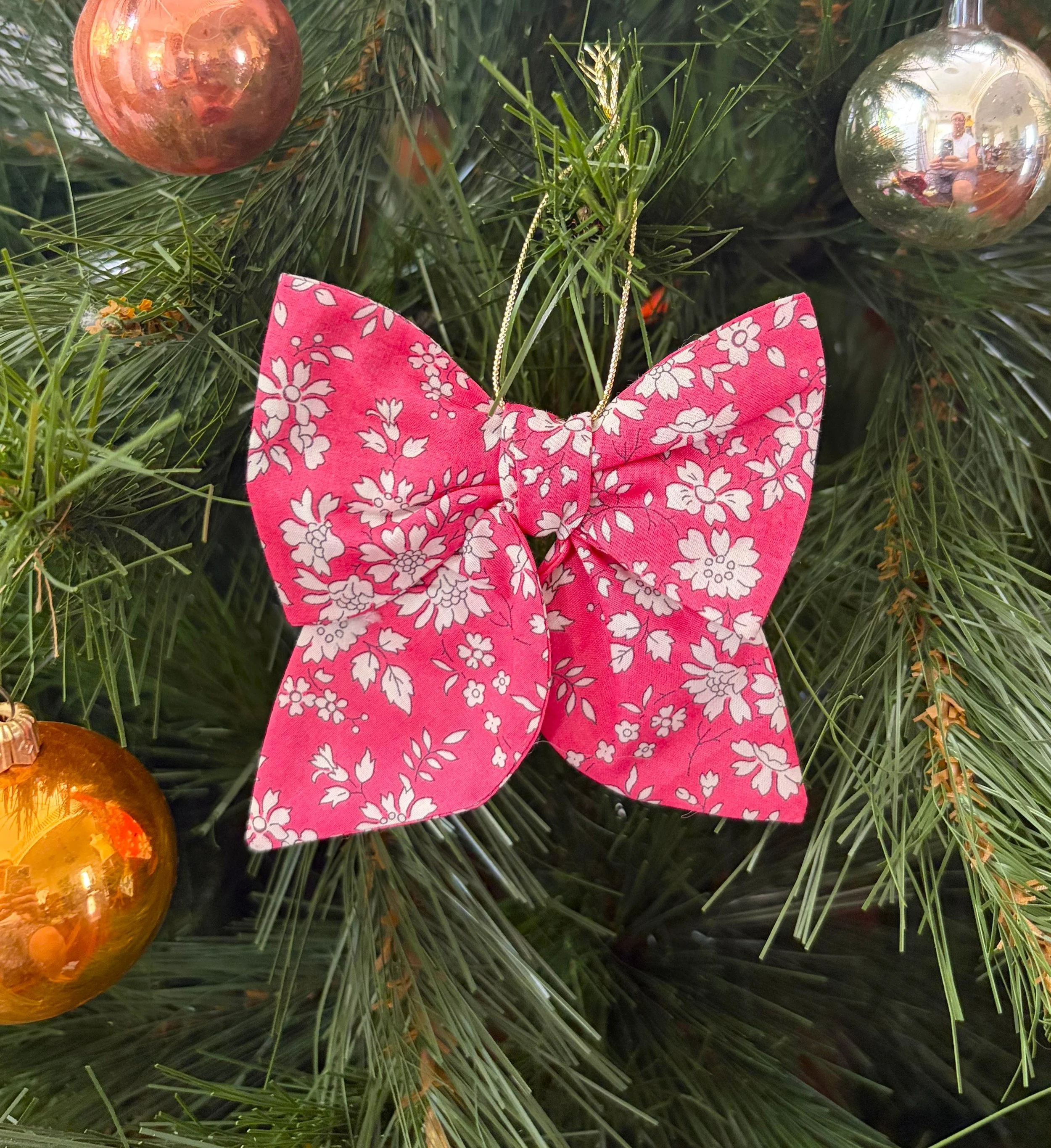Liberty of London Christmas bow 'Capel' coral