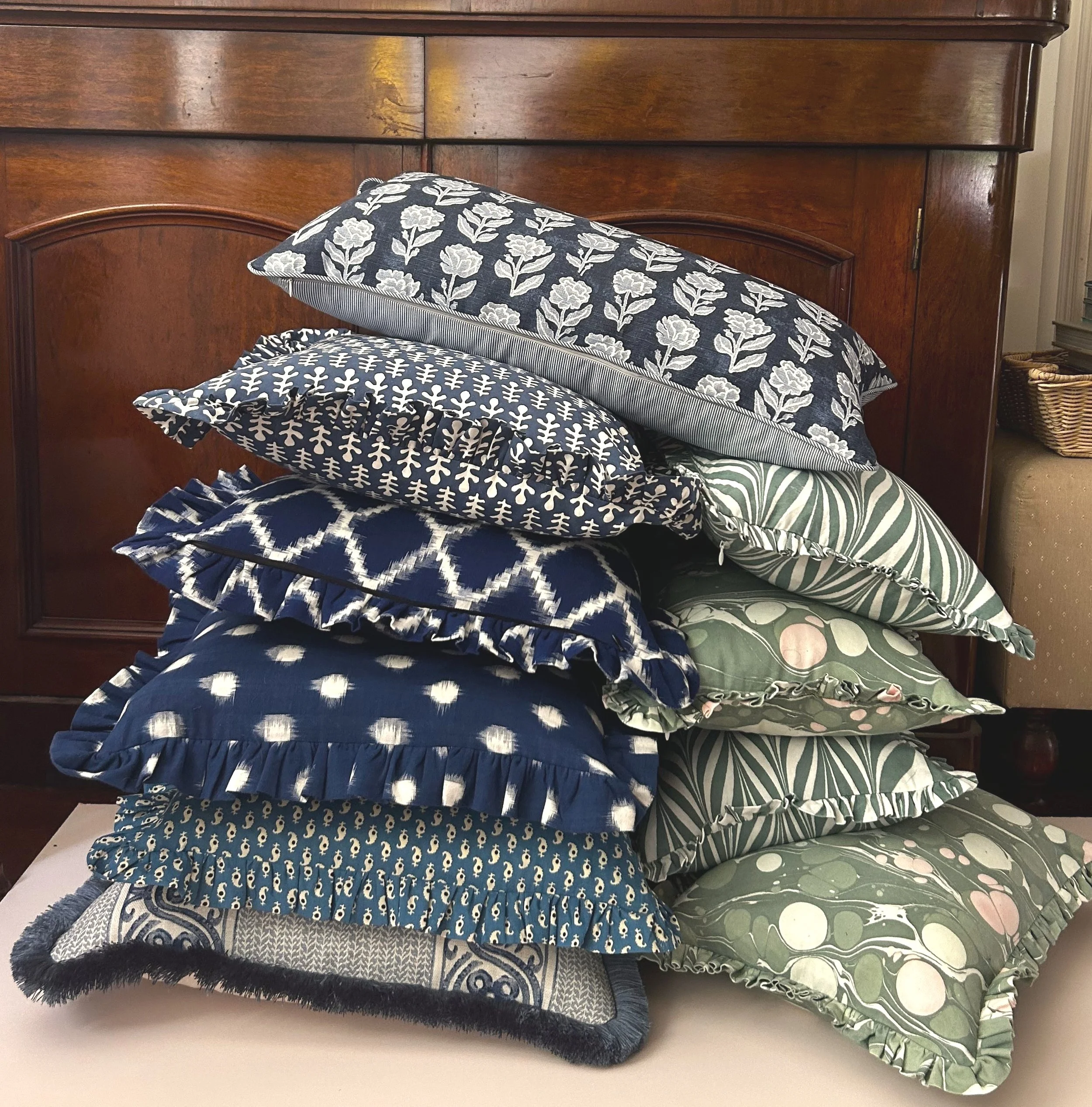 Cushion Anna Spiro 'Marigold' blue