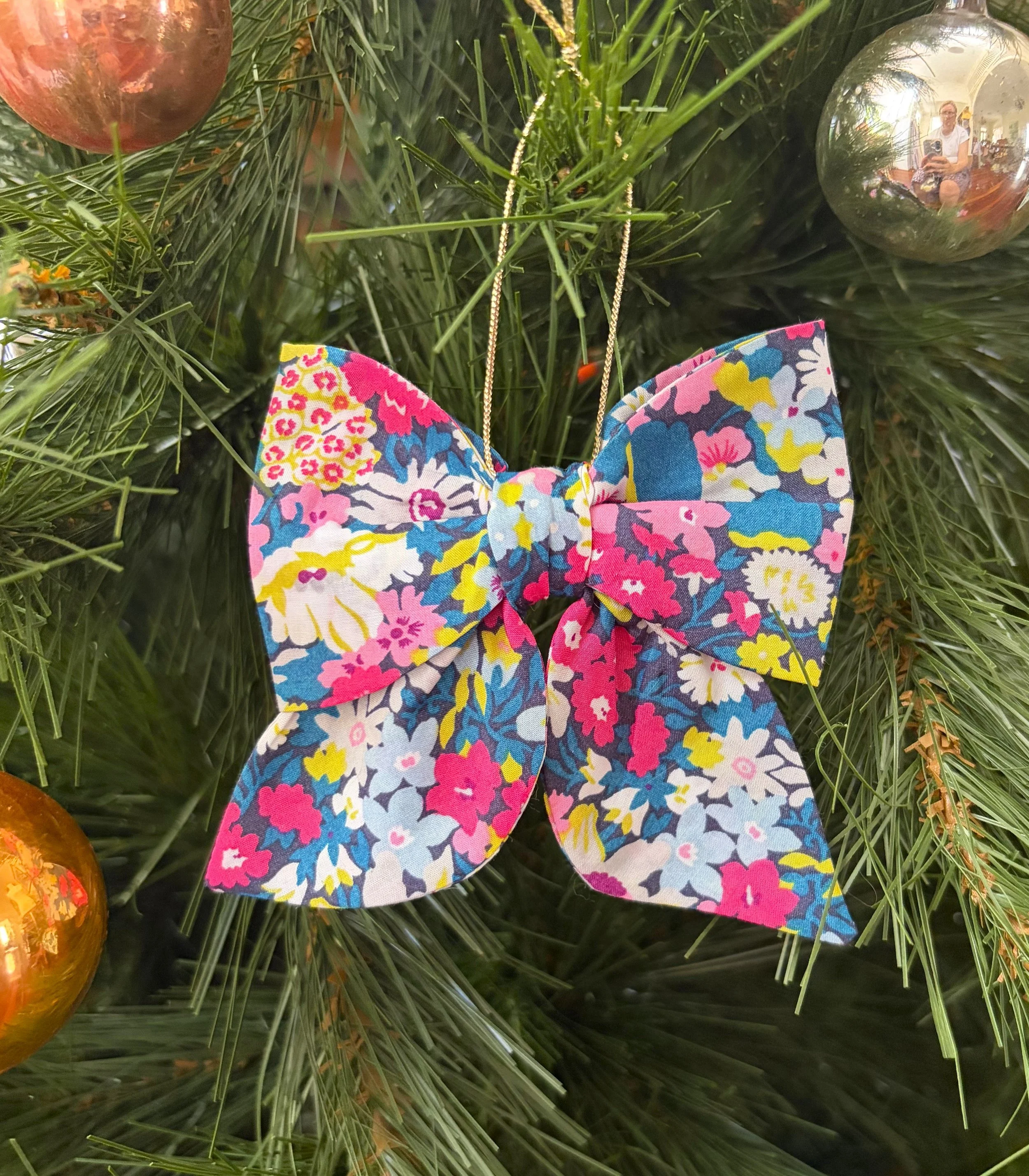 Liberty of London Christmas bow 'Thorpe' cerise