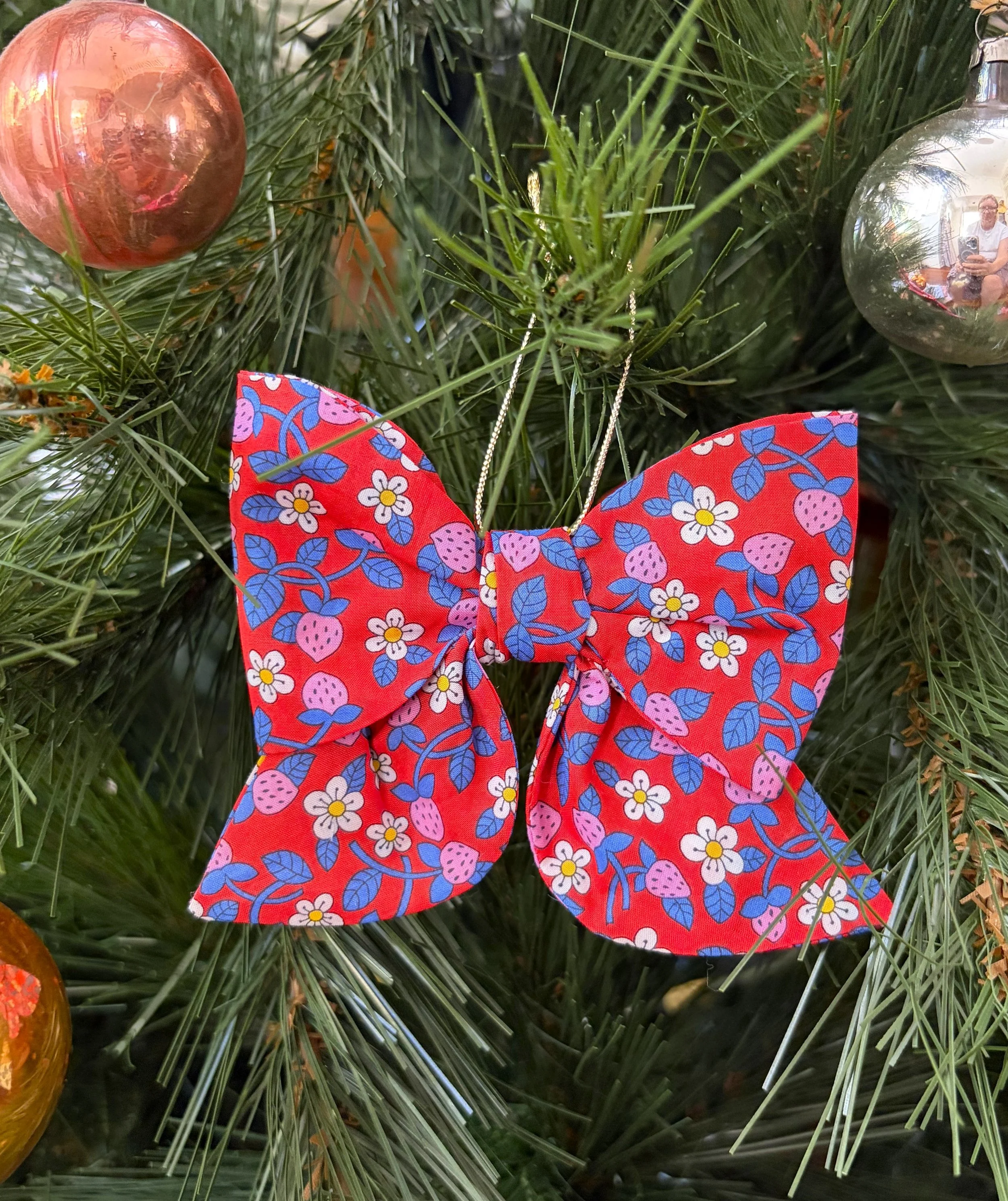 Liberty of London Christmas bow 'Strawberries & Cream' red
