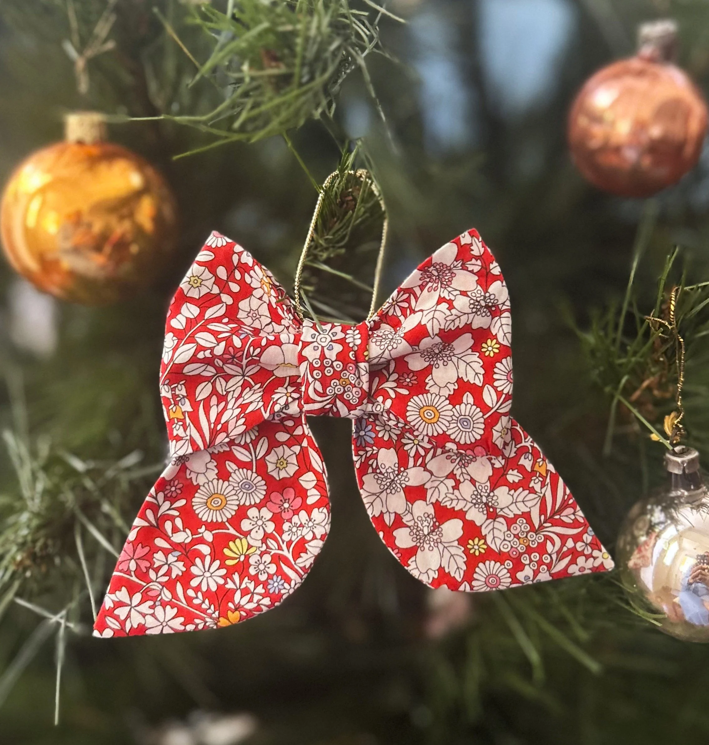 Liberty of London Christmas bow 'June's Meadow' red