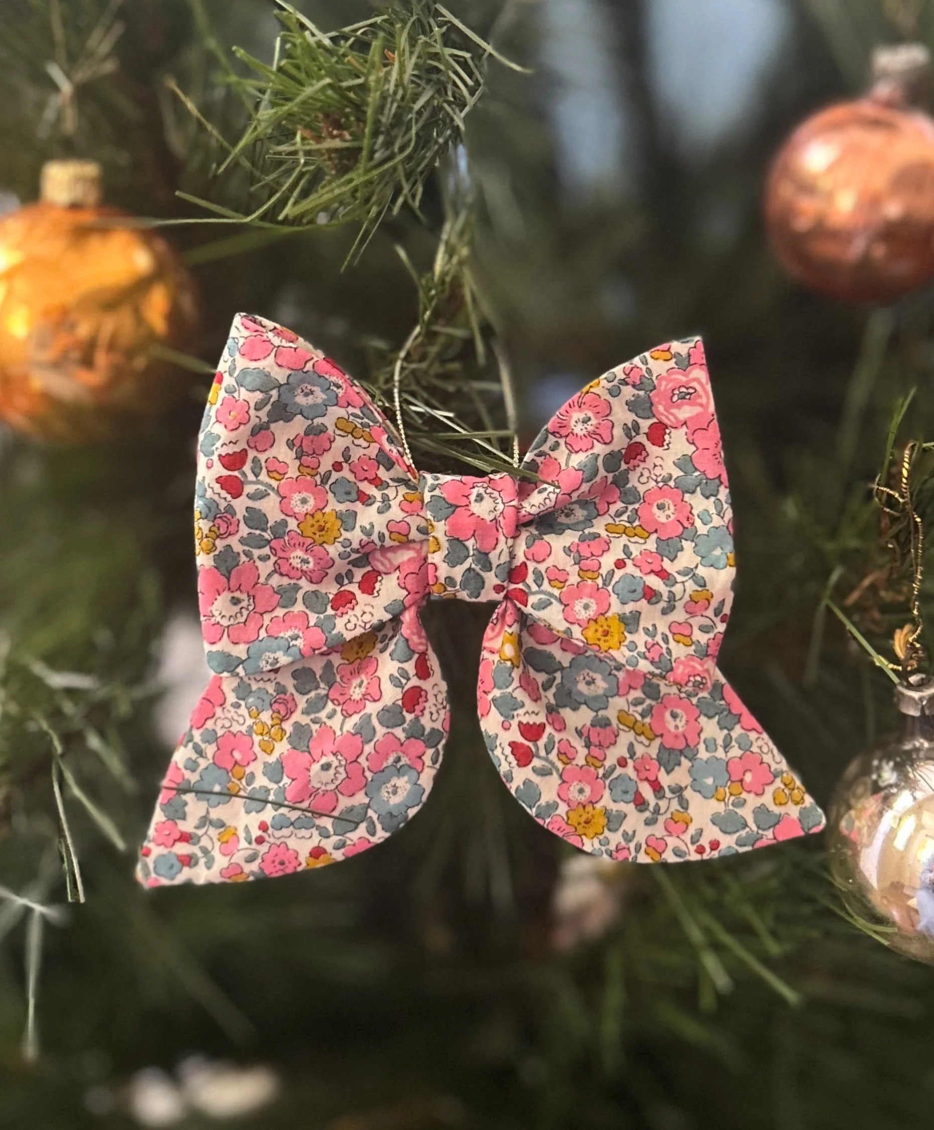 Liberty of London Christmas bow 'Betsy Ann' pink