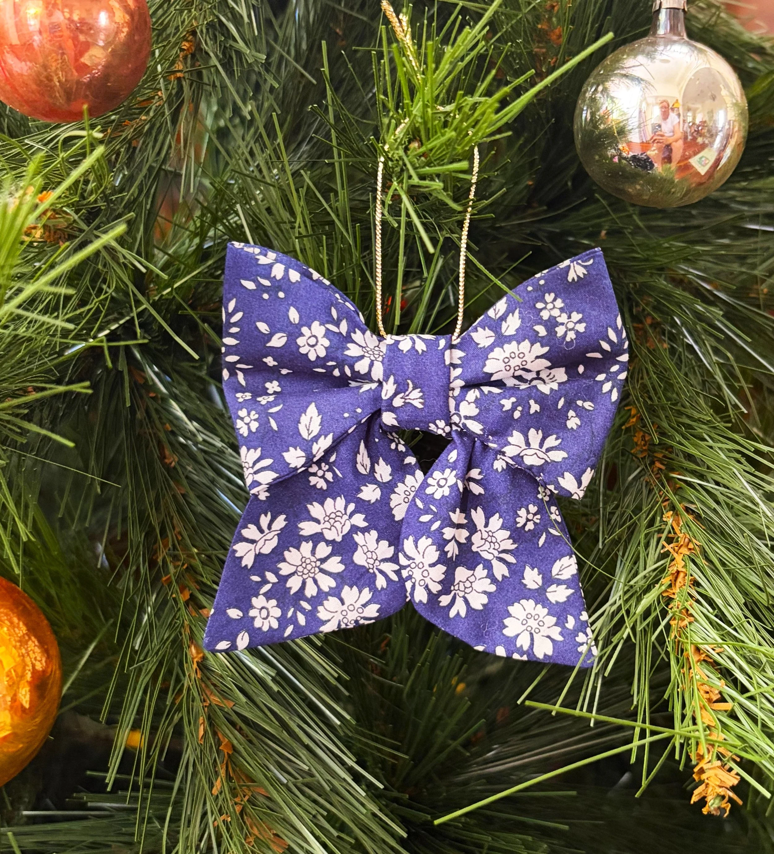 Liberty of London Christmas bow 'Capel' navy
