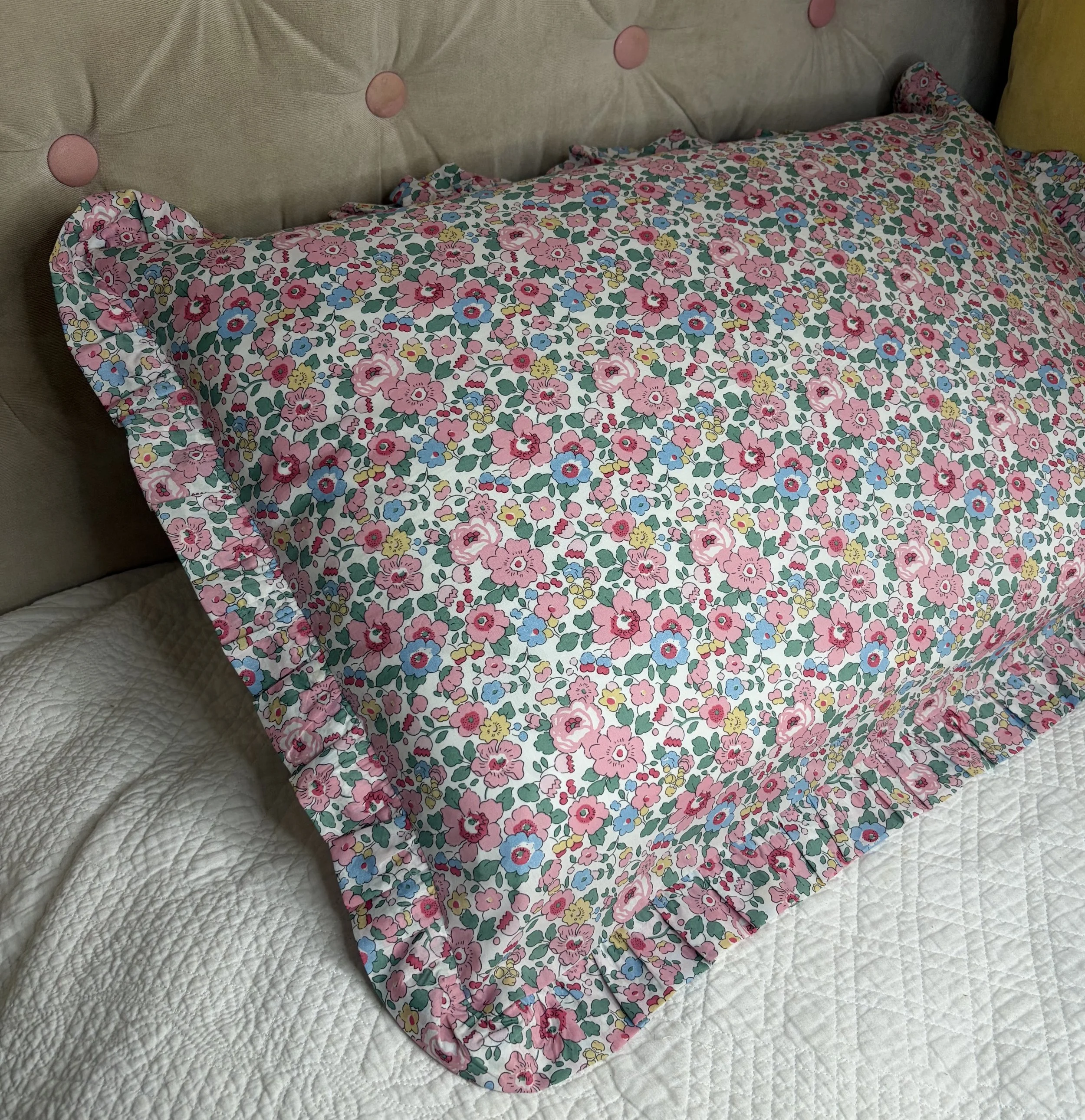 Ruffle edged pillowcase Liberty 'Betsy' candyfloss