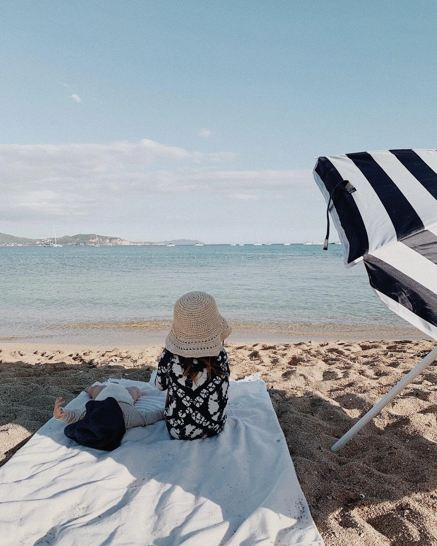Notre premier week-end ici 🤍
.
Si vous nous cherchez, on sera l&agrave; !
On vous souhaite un beau week-end.
.
.
.
.
#weekendvibes #laciotattourisme #laciotatcentreville #laciotatgram #laciotat #beachlife #beachday #&eacute;t&eacute;2020 #latesummer