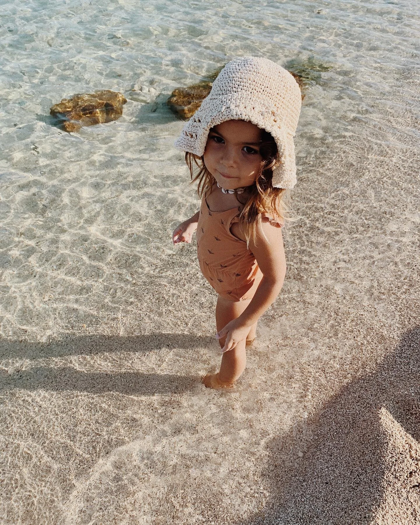 Départ de la maison, chrono en main, 15 minutes de marche pour se retrouver ici à la plage des capucins... bon nous on triche en vélo c&rsquo;est 7 minutes 😌
.
Je crois que je sais comment je vais occuper les filles le mercredi, aujourd&rsquo;hui