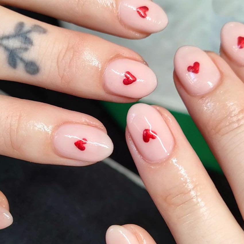 Let your natural nails do the talking with this adorable love heart art by Amber. Because sometimes, less is more when it comes to spreading love! #nailart #naturalnails