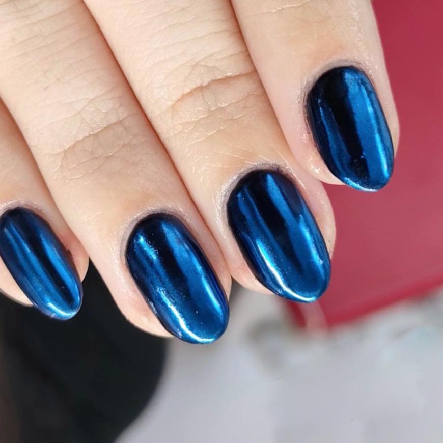 Dive into the blues with these mesmerising blue chrome nails by Amber! 💙✨
#naturalnails #bluenails