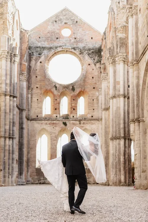 elopement couple poitrait in Tuscany, Italy