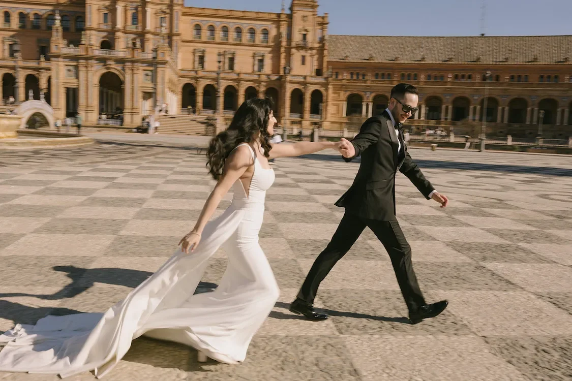 Elopement poitrait of Taylor and Jack in Seville, Spain