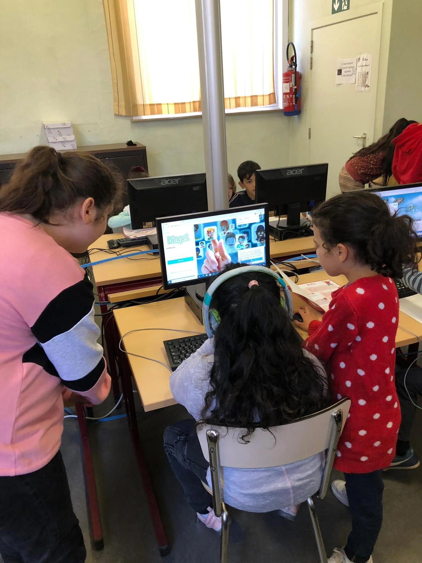 2B en 4C SAMEN naar de computerklas 