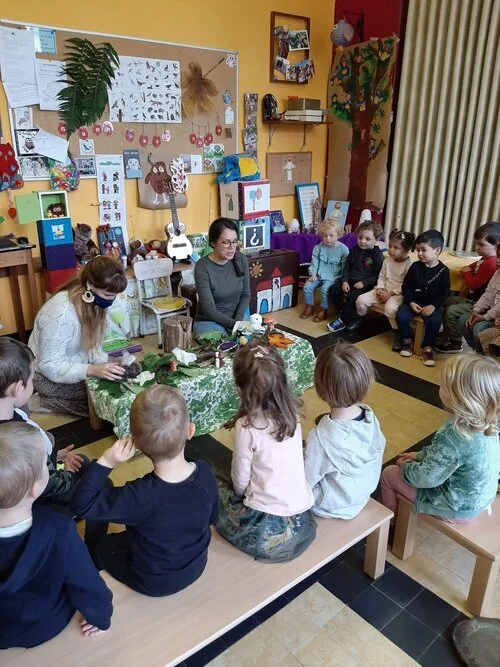 De visjes en uiltjes ontdekken de herfst