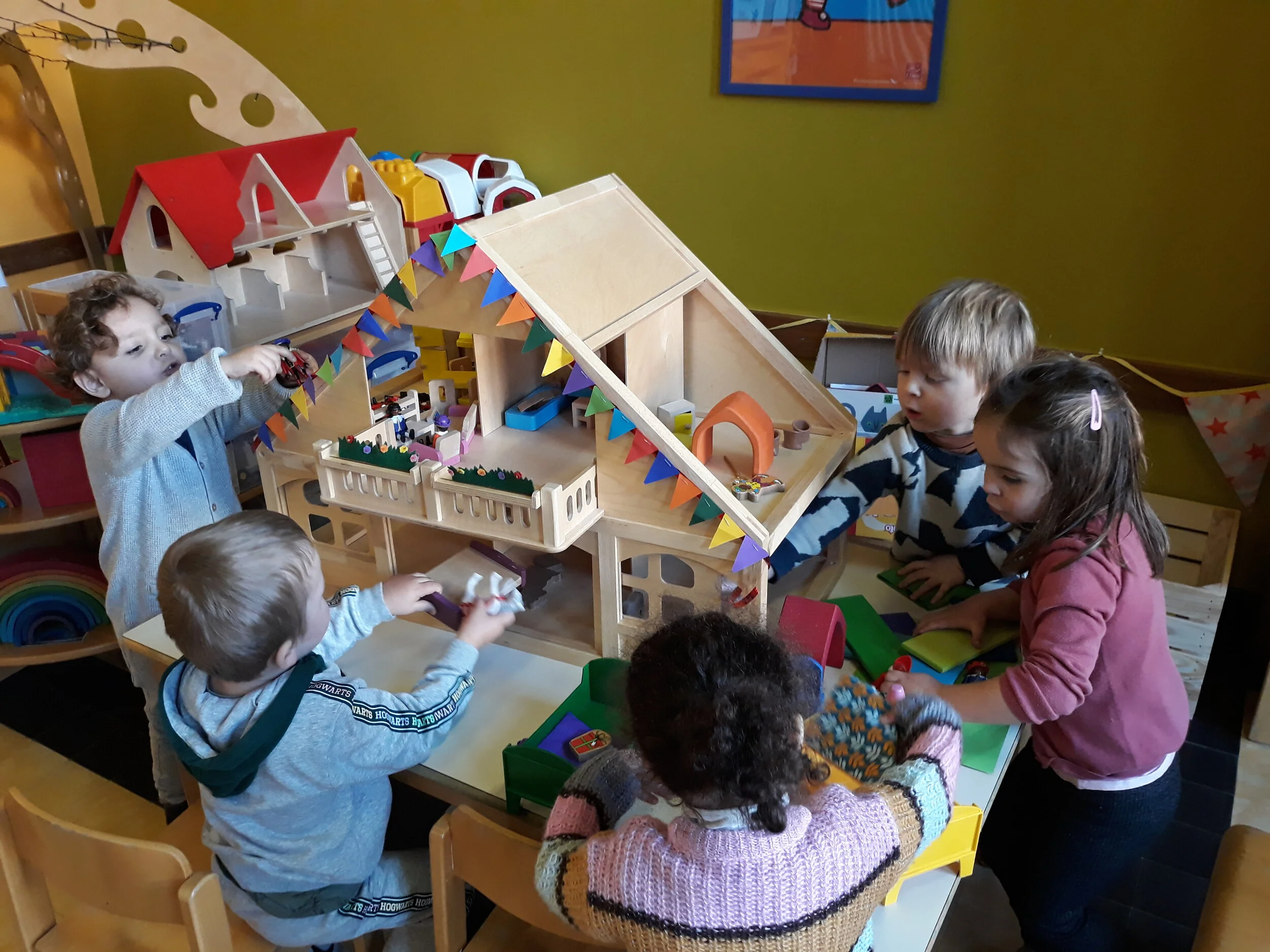 Rommele rommele roosje, wat zit er in het doosje van de Roetpiet?