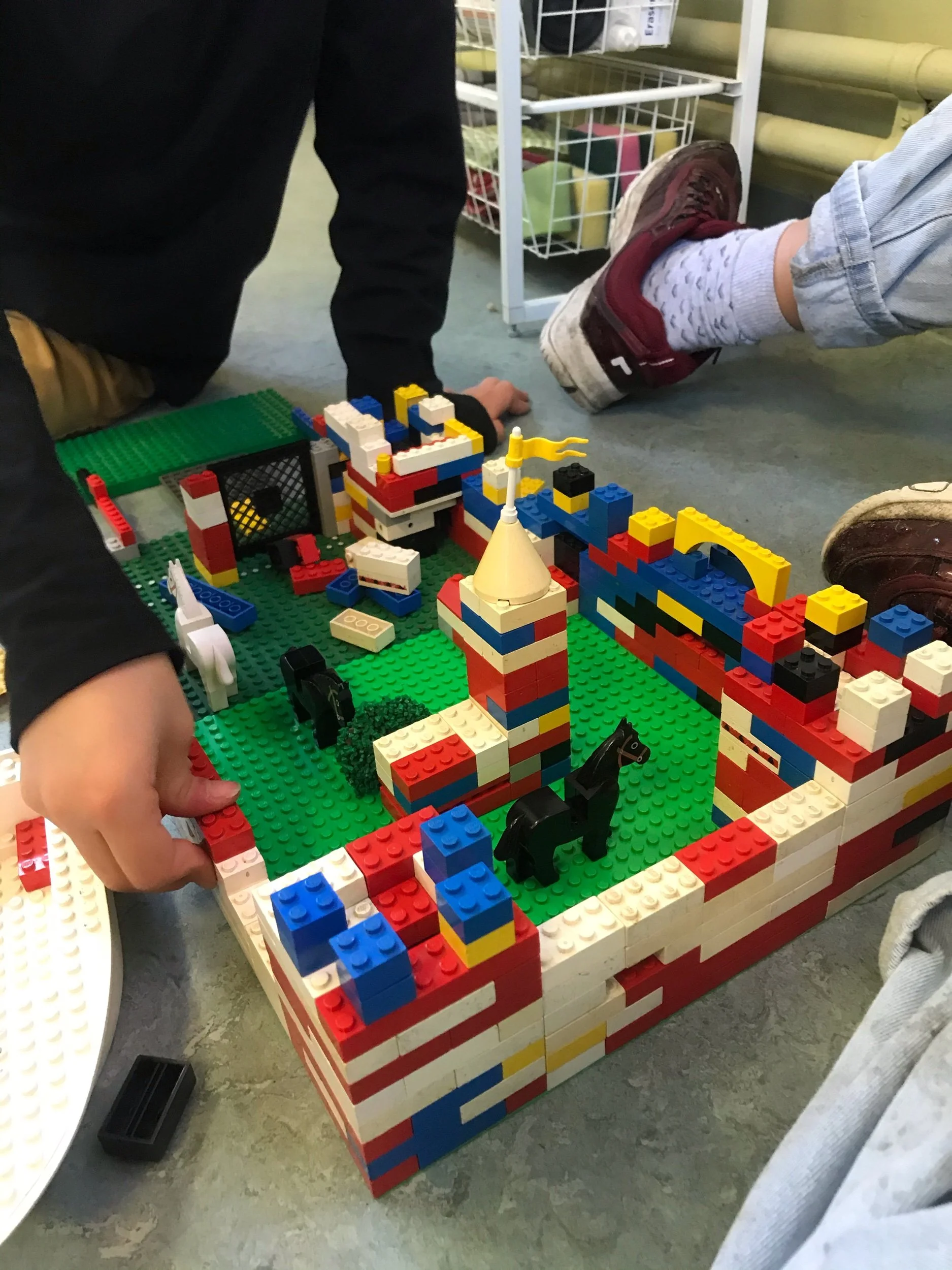 6C: middeleeuwse stad uit lego