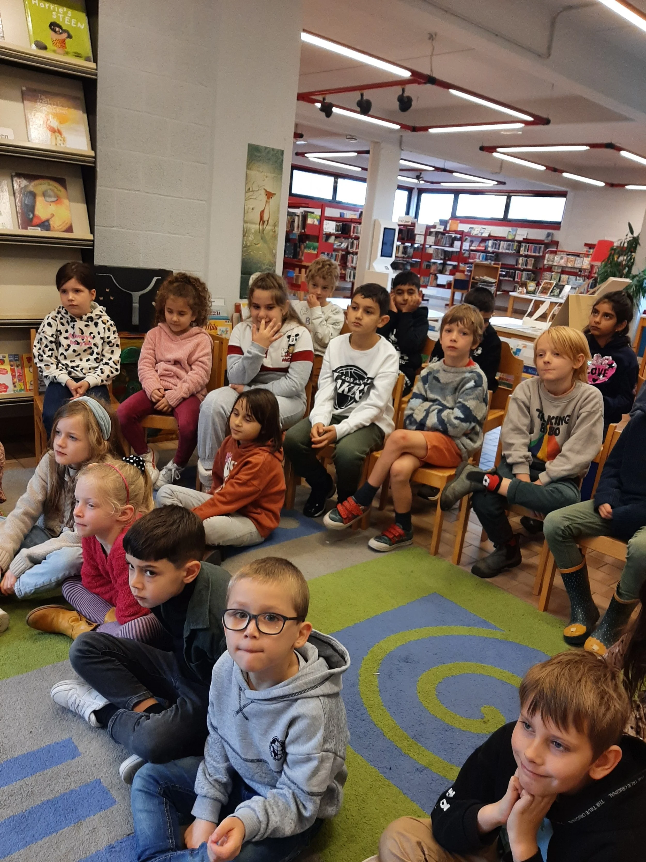 Voorleesmomentje in de bib mat 2B en 2C