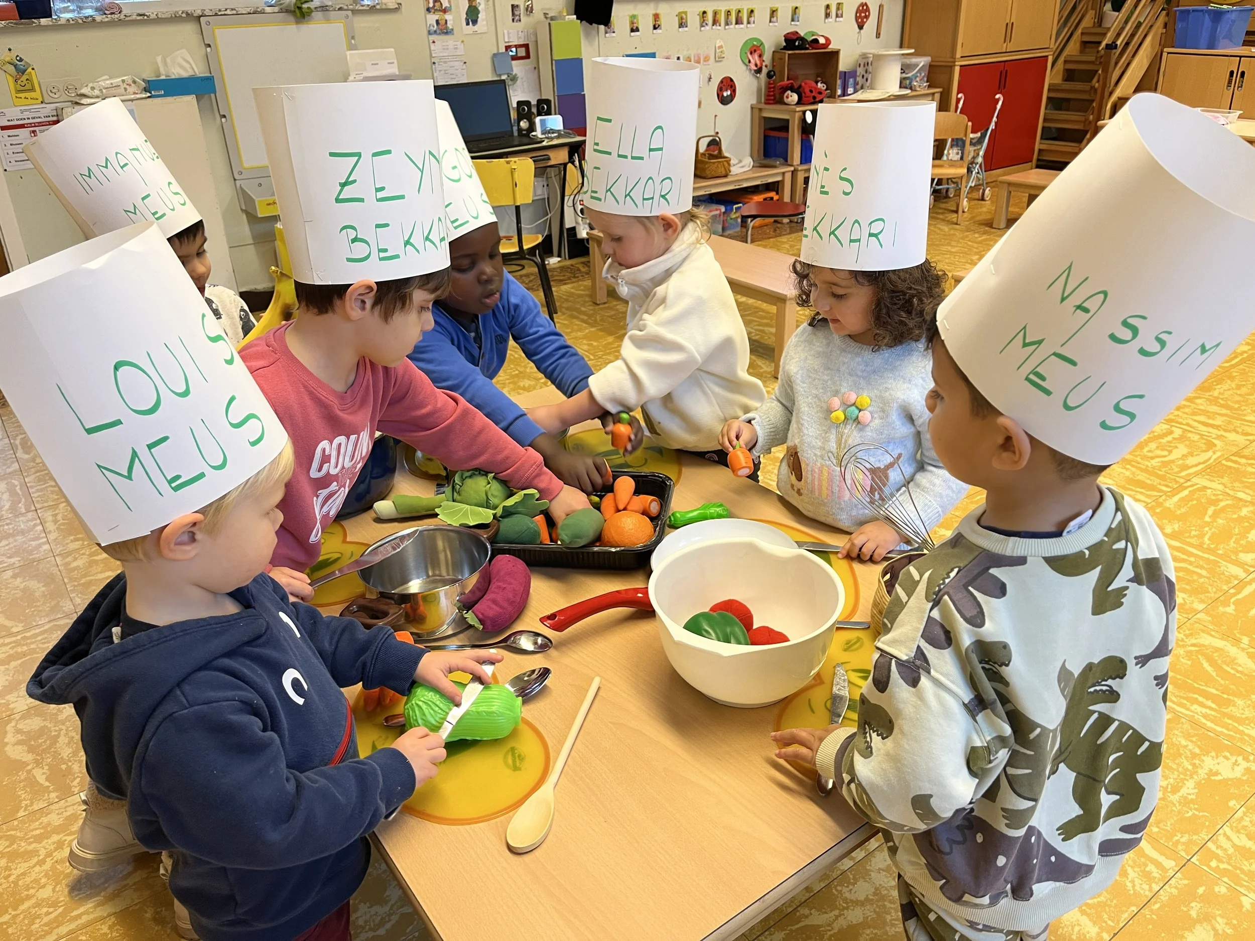 OPVOLGERS  MEUS         EN  BEKKARI  GEKEND    IN  IC !