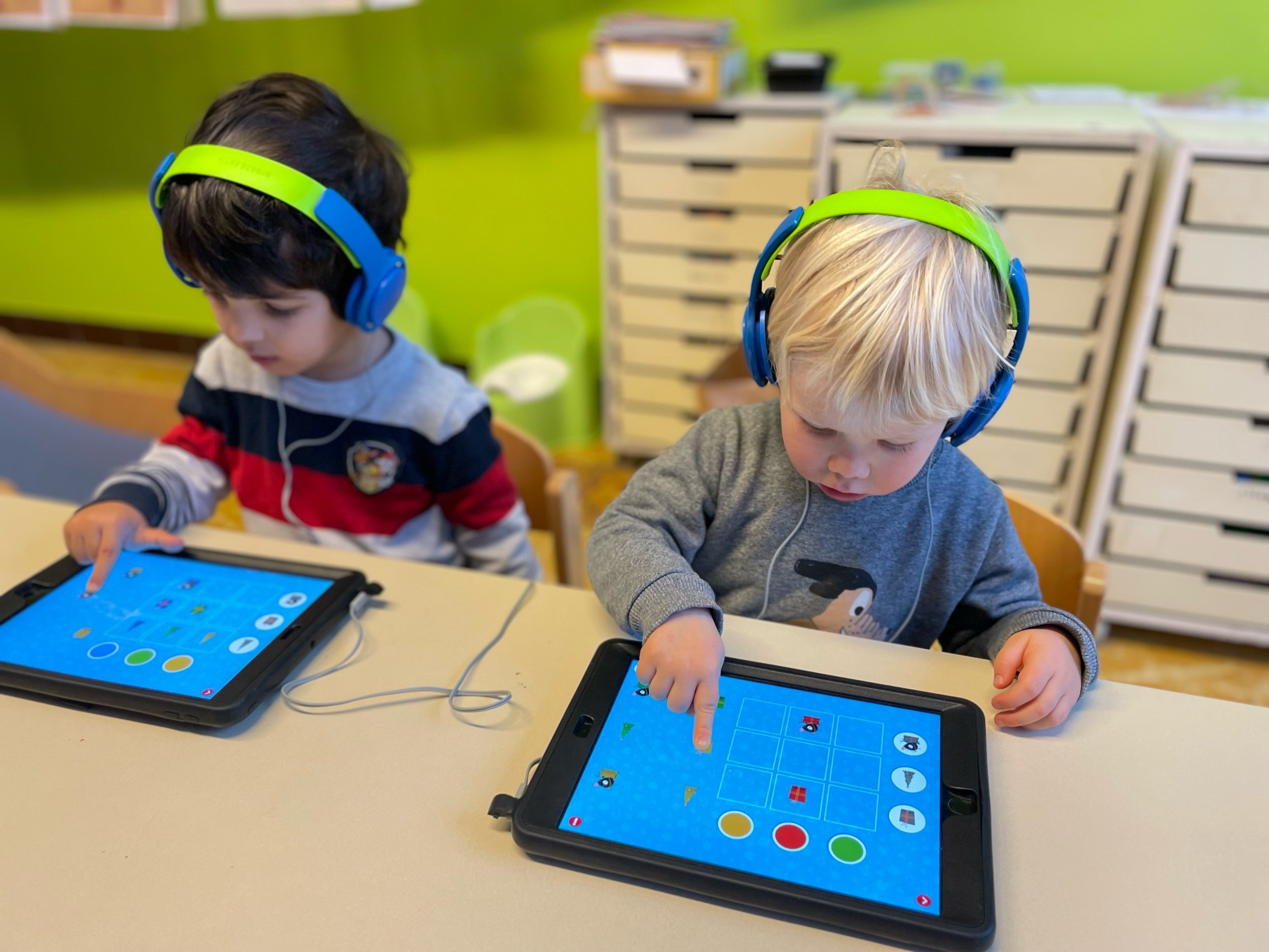 De lieveheersbeestjes ontdekken de iPads