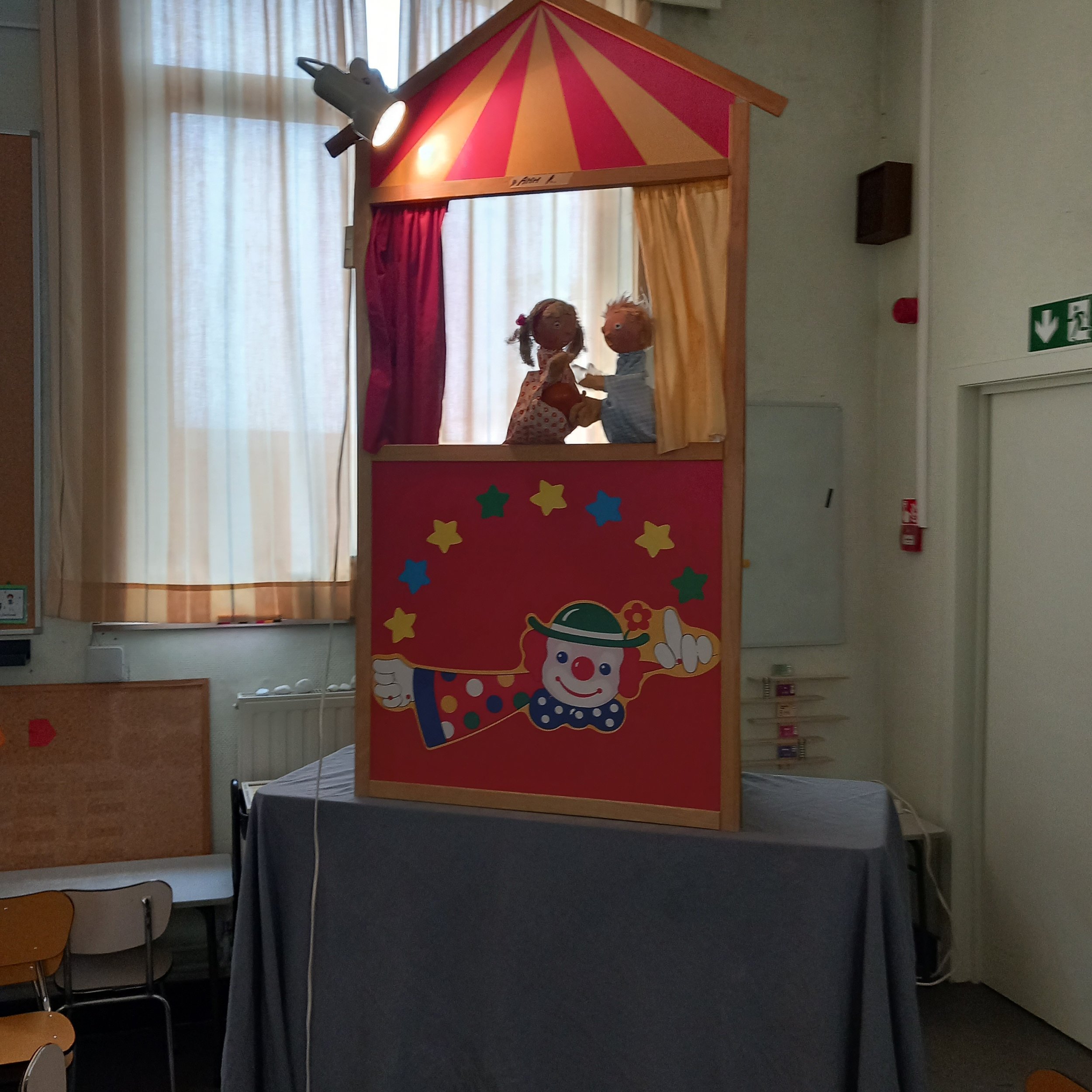 Poppenspel in 2KA: Fruit is lekker en gezond!