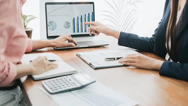 non-profit accountant showing financial dashboard for organzation