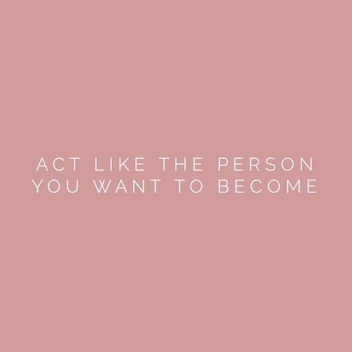 Happy Monday! 💖🌟

Je partage cette image qui nous invite &agrave; &ecirc;tre et agir comme la personne que nous souhaitons devenir. Deux pistes de solution:  Amour et passion. Ce sont les qualit&eacute;s que nous sommes et celles qui nous m&egrave;nent toujours vers notre but et la r&eacute;alisation de nos r&ecirc;ves. 

Dans un de ces livres, l&rsquo;auteur Alan Cohen nous parle d&rsquo;une discussion entre la chanteuse Barbara Streisand et une de ses fans qui lui demanda si elle devrait poursuivre une carri&egrave;re en chanson. Barbara lui a r&eacute;pondu: &laquo;&nbsp;si tu dois me poser la question, laisse tomber.&nbsp;&raquo; 

Si quelque chose vous emp&ecirc;che de faire ce que vous aimez, vous ne le d&eacute;sirez pas tant.  La passion est un puissant indice! Entourez vous r&ecirc;ves d&rsquo;amour et de passion et vous les verrez d&eacute;coller. 👏🌟

Sharing this image that invites us to be and act like the person we want to become. Two important clues? Love and passion.