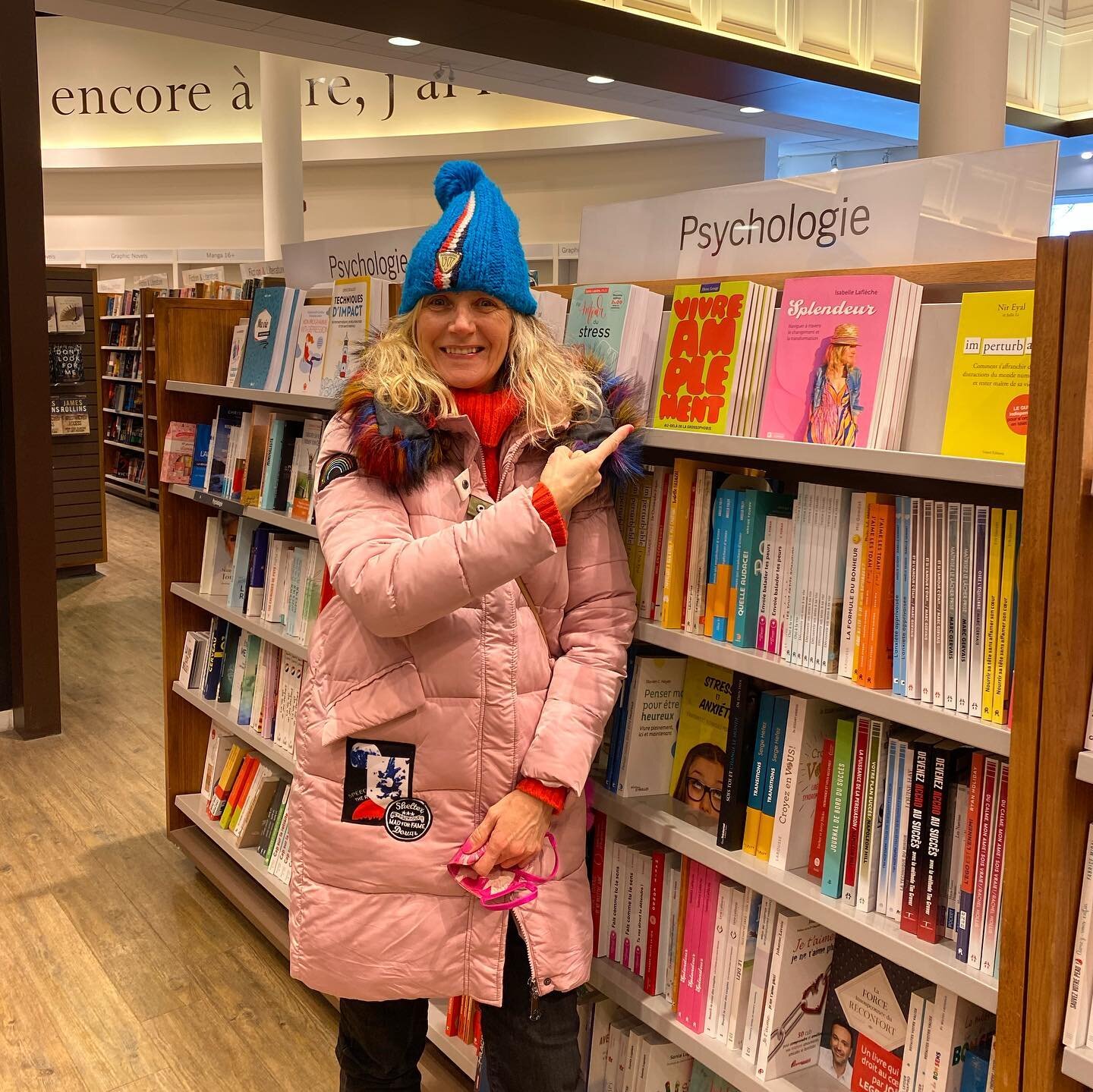 Happy Tuesday! 🌟💖

Je partage ces photos prises r&eacute;cemment chez @indigo , un endroit qui m&rsquo;est tr&egrave;s cher. J&rsquo;ai non seulement organis&eacute; de nombreux &eacute;v&eacute;nements litt&eacute;raires dans cette cha&icirc;ne de magasins, mais avant tout c&rsquo;&eacute;tait le lieu de travail de ma meilleure amie qui nous a quitt&eacute; cette ann&eacute;e.  Frankie &eacute;tait une f&eacute;e magicienne qui aidait les gens &agrave; traverser des p&eacute;riodes difficiles et qui les encourageait &agrave; avancer sur leur chemin de vie. 🧚&zwj;♂️

Elle m&rsquo;a beaucoup encourag&eacute; &agrave; &eacute;crire Splendeur, un livre au travers duquel je souhaite &agrave; mon tour vous servir de guide et de f&eacute;e magicienne. 

Merci de me laisser vous guider vers la vie de vos r&ecirc;ves et surtout vers un retour &agrave; votre splendeur, le plus grand des cadeaux &agrave; s&rsquo;offrir. ❣️

I'm sharing these photos taken recently at @indigo, a place that is v