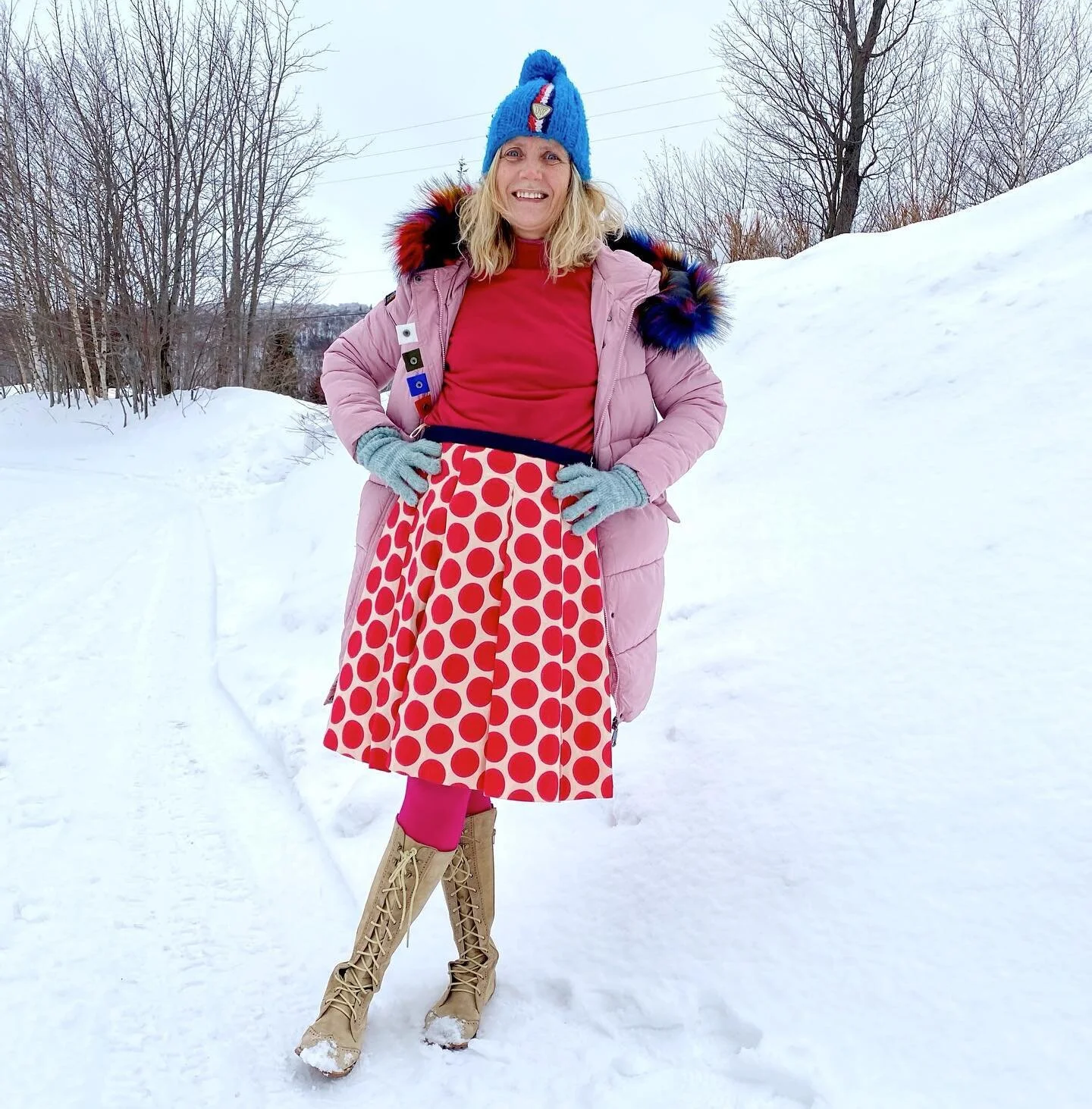 Happy Thursday! 💖🌷

Je partage ces photos prises dans la neige pour vous monter ma trouvaille, cette jupe vintage que j&rsquo;adore d&eacute;nich&eacute;e &agrave; @latelierderecup pour $3 ....Car si j&rsquo;adore activer les &acirc;mes et les aligner vers leur mission de vie, je dois m&rsquo;aligner avec la mienne qui est de promouvoir une mode plus consciente. 

Je ne suis pas parfaite, loin de l&agrave;, et il m&rsquo;arrive d&rsquo;&ecirc;tre attir&eacute;e par des trucs qui scintillent, mais je me ressaisis rapidement, en pensant &agrave; m&egrave;re nature qui a besoin de nous. Ce n&rsquo;est pas parce que nous sommes &agrave; l&rsquo;arr&ecirc;t qu&rsquo;elle n&rsquo;a pas besoin d&rsquo;un gros coup de pouce!

Je vous invite &agrave; une consommation plus consciente et si le c&oelig;ur vous en dit, d&rsquo;&eacute;couter mon podcast @soulful.couture .  Ma derni&egrave;re invit&eacute;e fut une talentueuse femme du Qu&eacute;bec! 

Je vais partager un nouvel &eacute;pisode auj