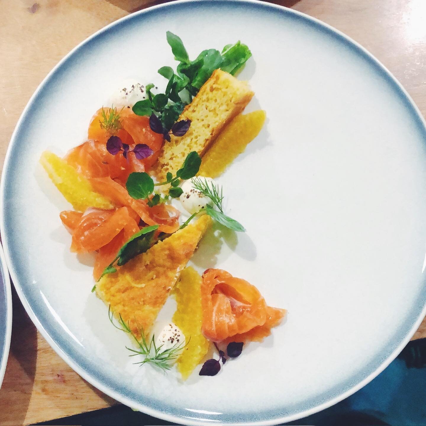 A gorgeous little starter rolled out for 50 this week. Smoked salmon, cornbread, watercress &amp; orange a la Peardrop 💛