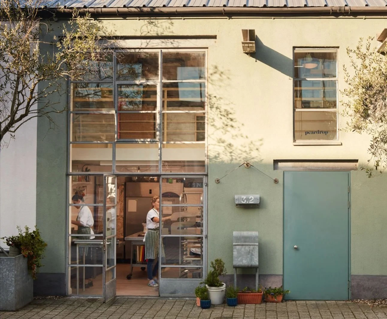 Welcome back to work and Happy New Year from our little corner of Chiswick! Wishing you all a positive and energised start to the year 👊🏽👏🏼