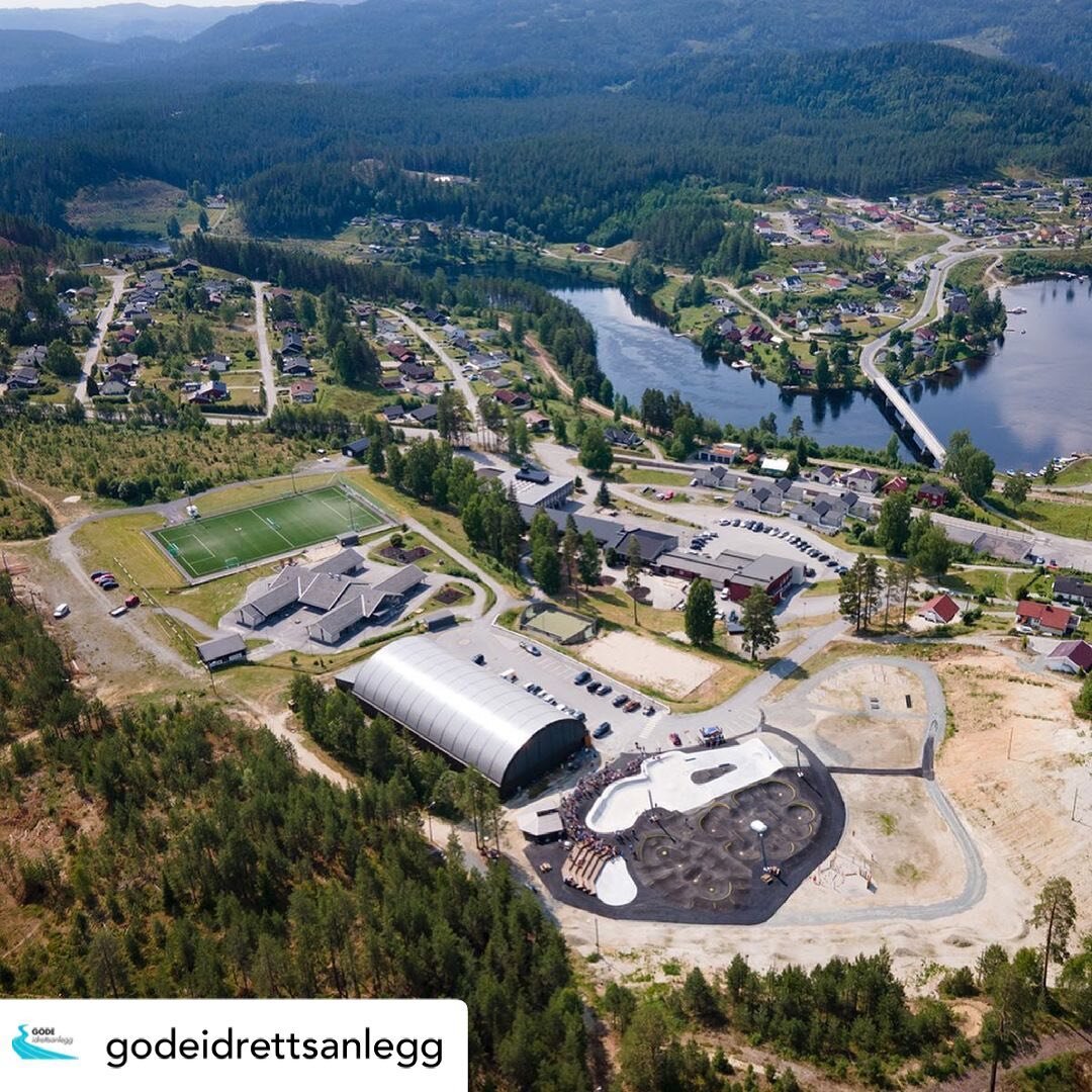 Viderepostet fra @godeidrettsanlegg &laquo;Kanskje den aller kuleste skolegården i hele Norge!&raquo; - sa kulturminister @abidqraja under åpningen av anlegget.

@kryllingparken er vårt nyeste forbildeanlegg! Aktivitetsparken, som mottok tilskudd 